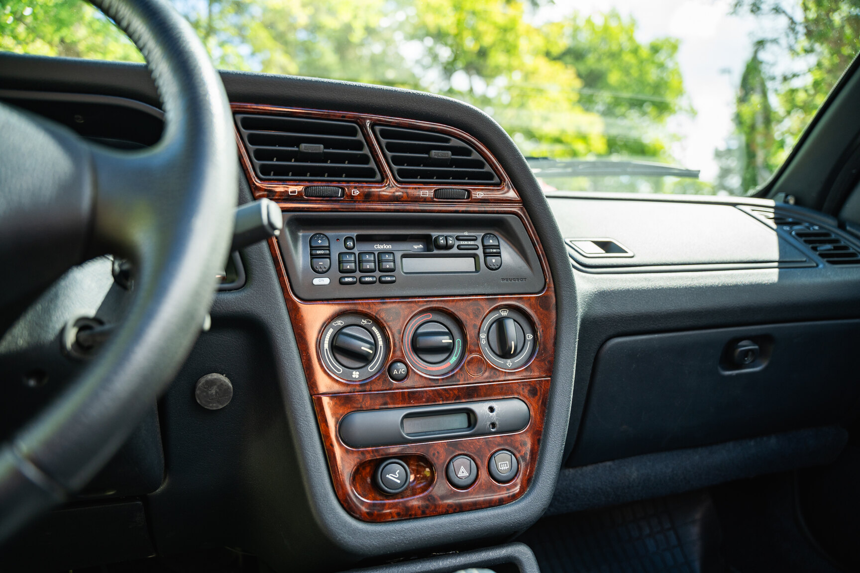 Innenraumfoto von 1997 Peugeot 306 Cabriolet (25)