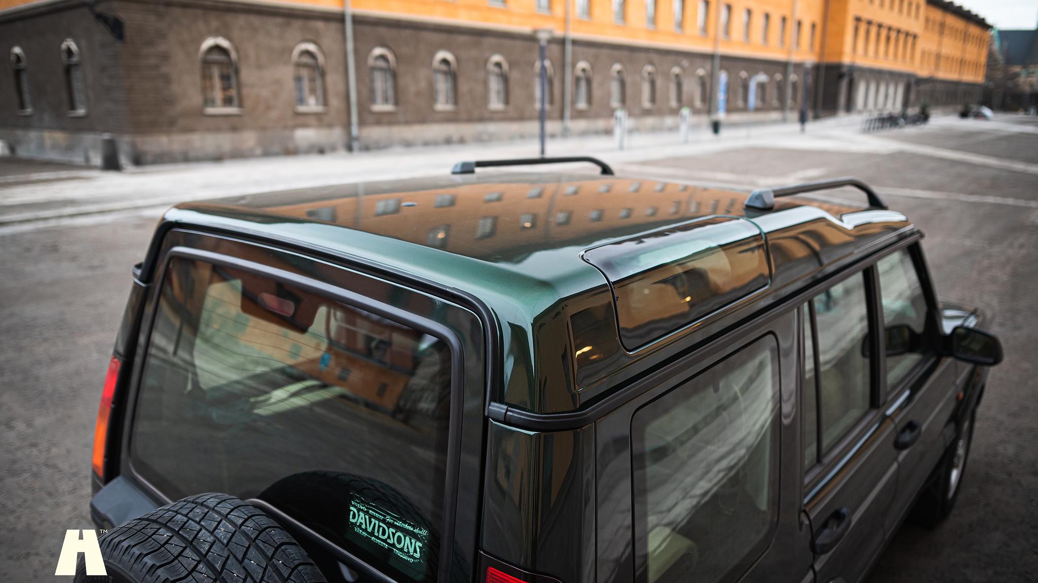 Exterior image of 2003 Land Rover Discovery II, 2003
