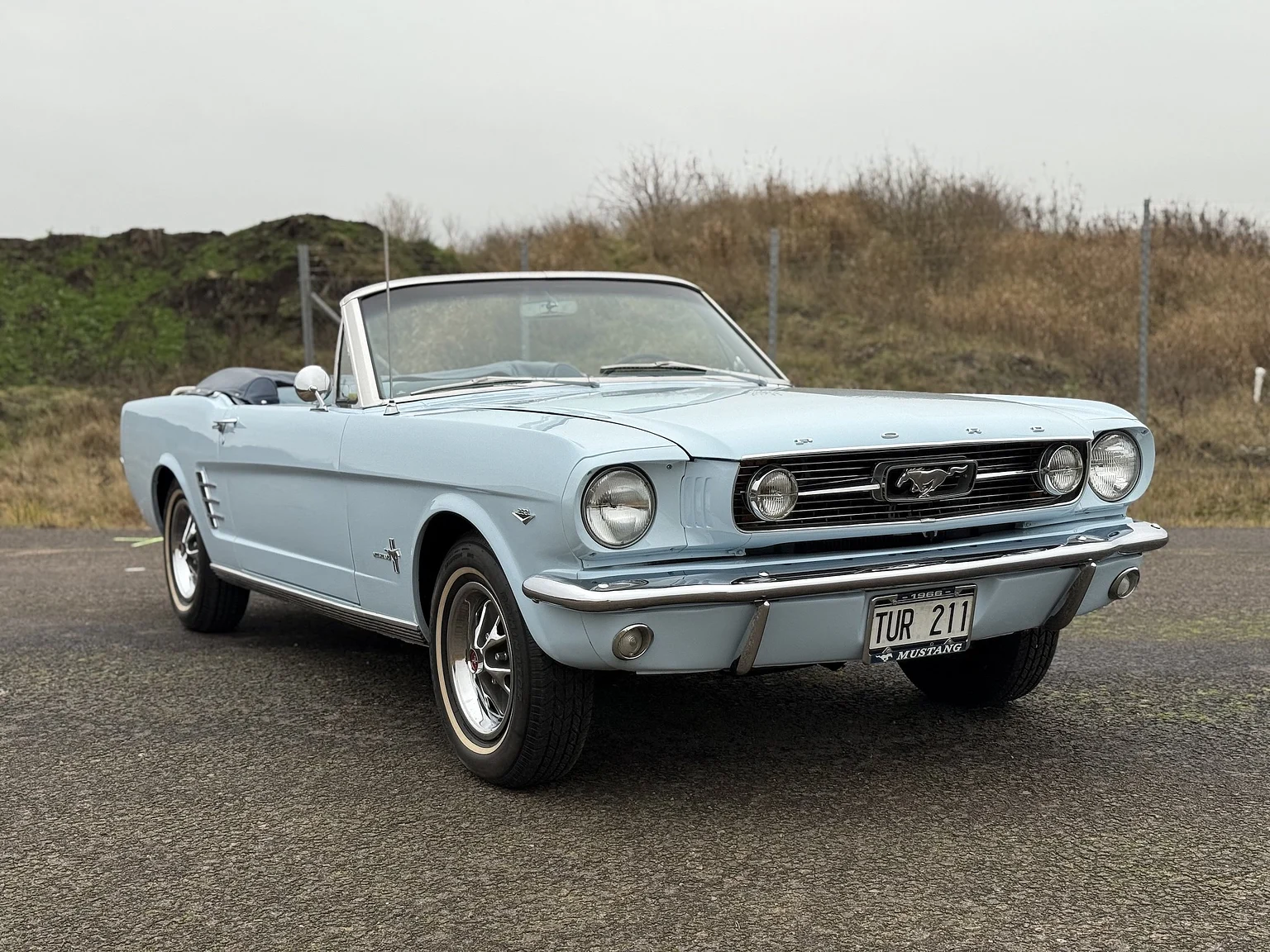 Exteriörbild på 1966 Ford Mustang Convertible 289 V8 (8)