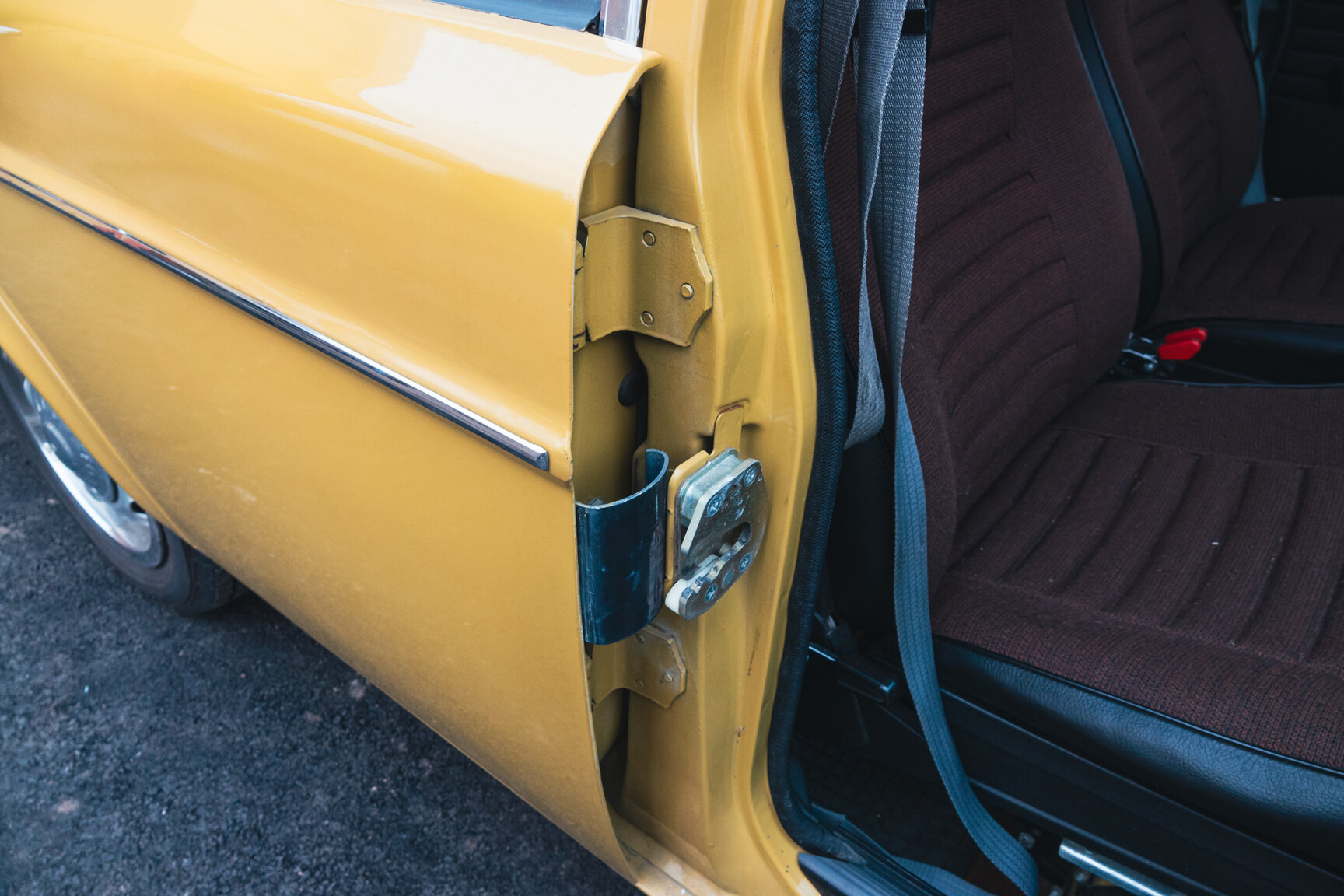 Interiörbild 1971 Volvo 144 2.0 Automat