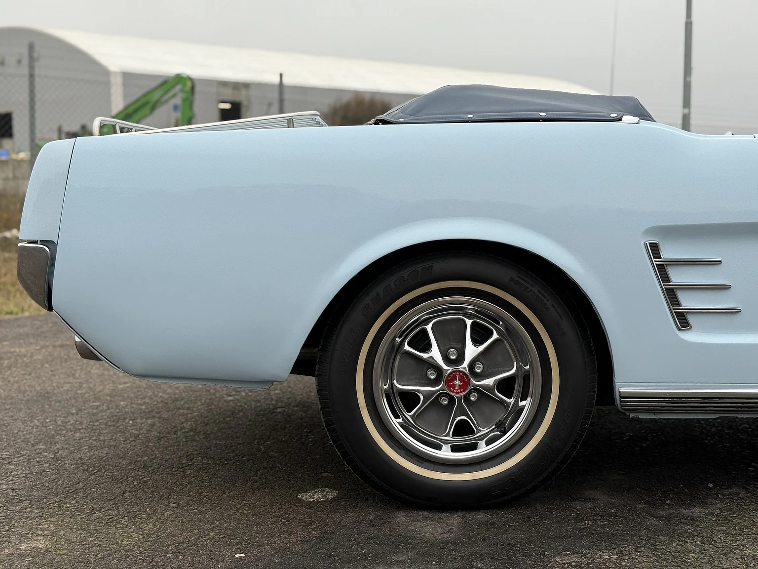 Exteriörbild på 1966 Ford Mustang Convertible 289 V8 (41)