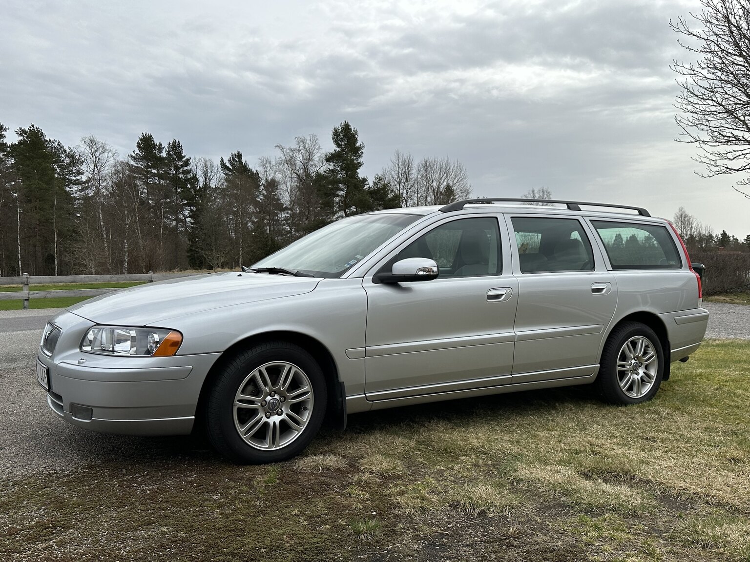 Exterior image of 2008 Volvo V70 Classic