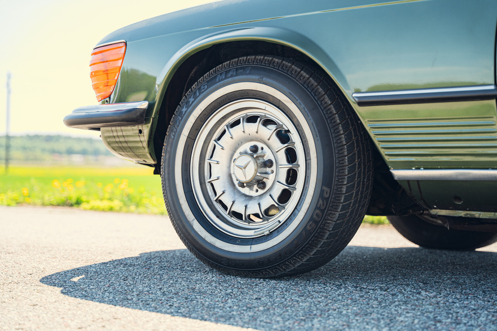 Exteriörbild på 1976 Mercedes-Benz 450 SLC (27)