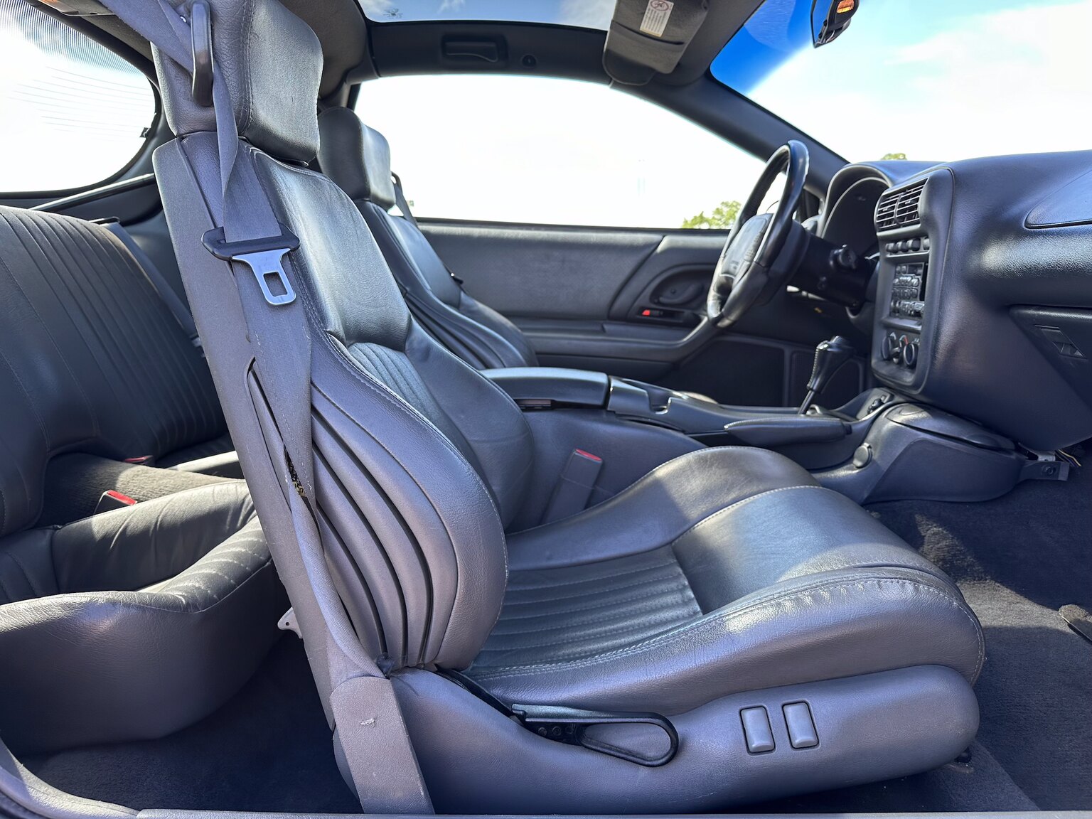 Innenraumfoto von 1999 Chevrolet Camaro Z28