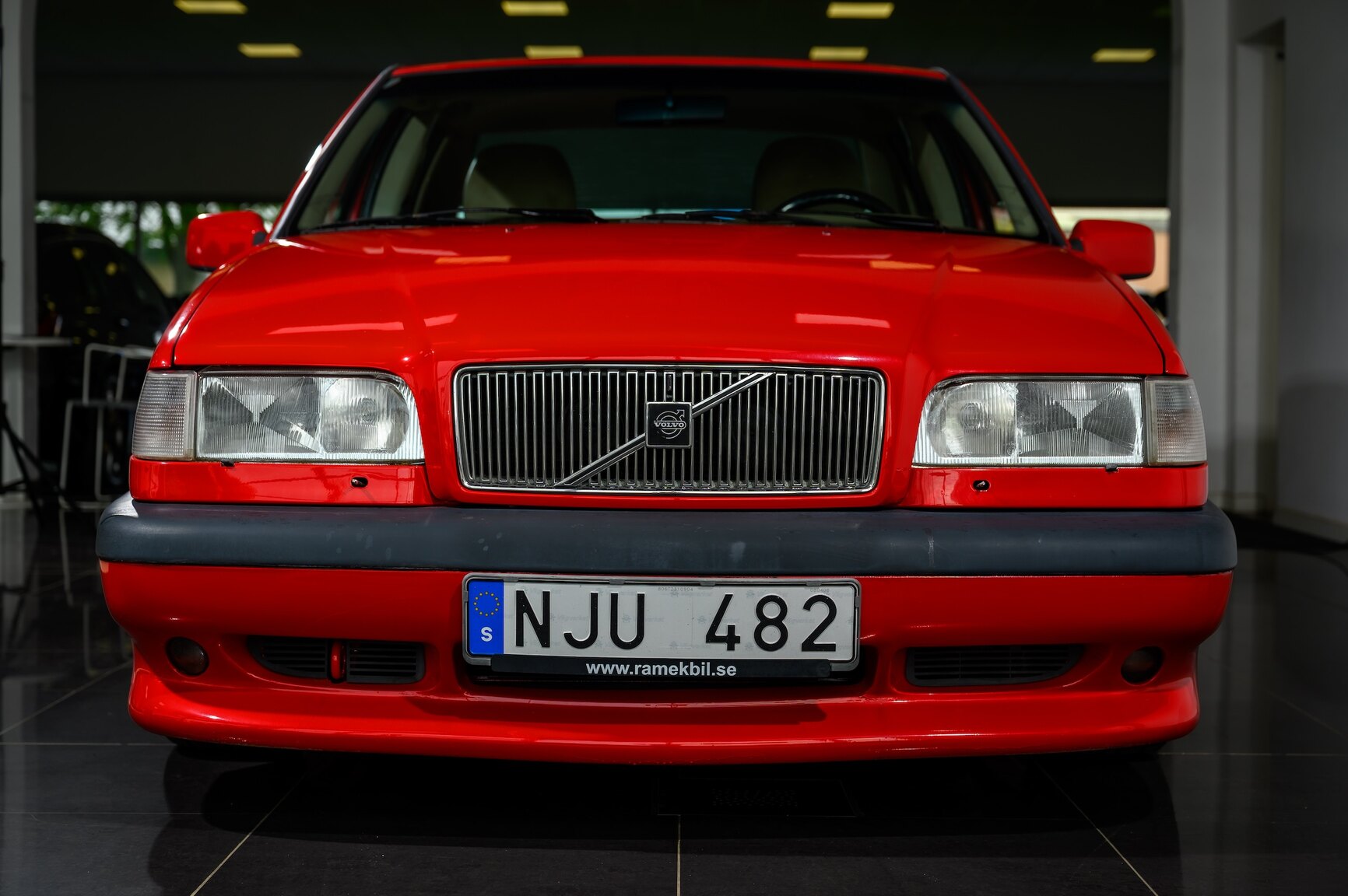 Exterior image of 1996 Volvo 850 R