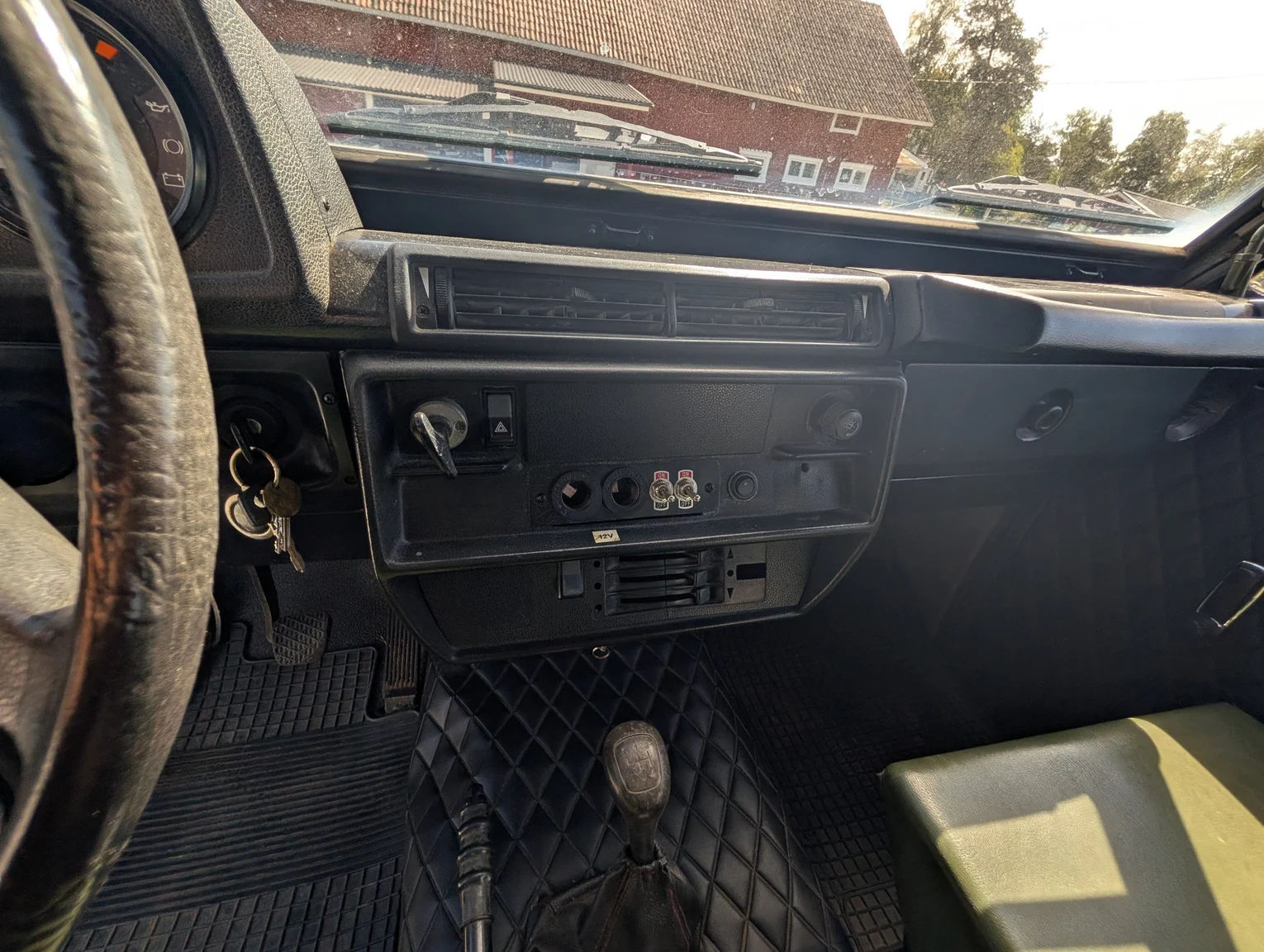 Innenraumfoto von 1987 Mercedes-Benz 240 GD 461 (5)