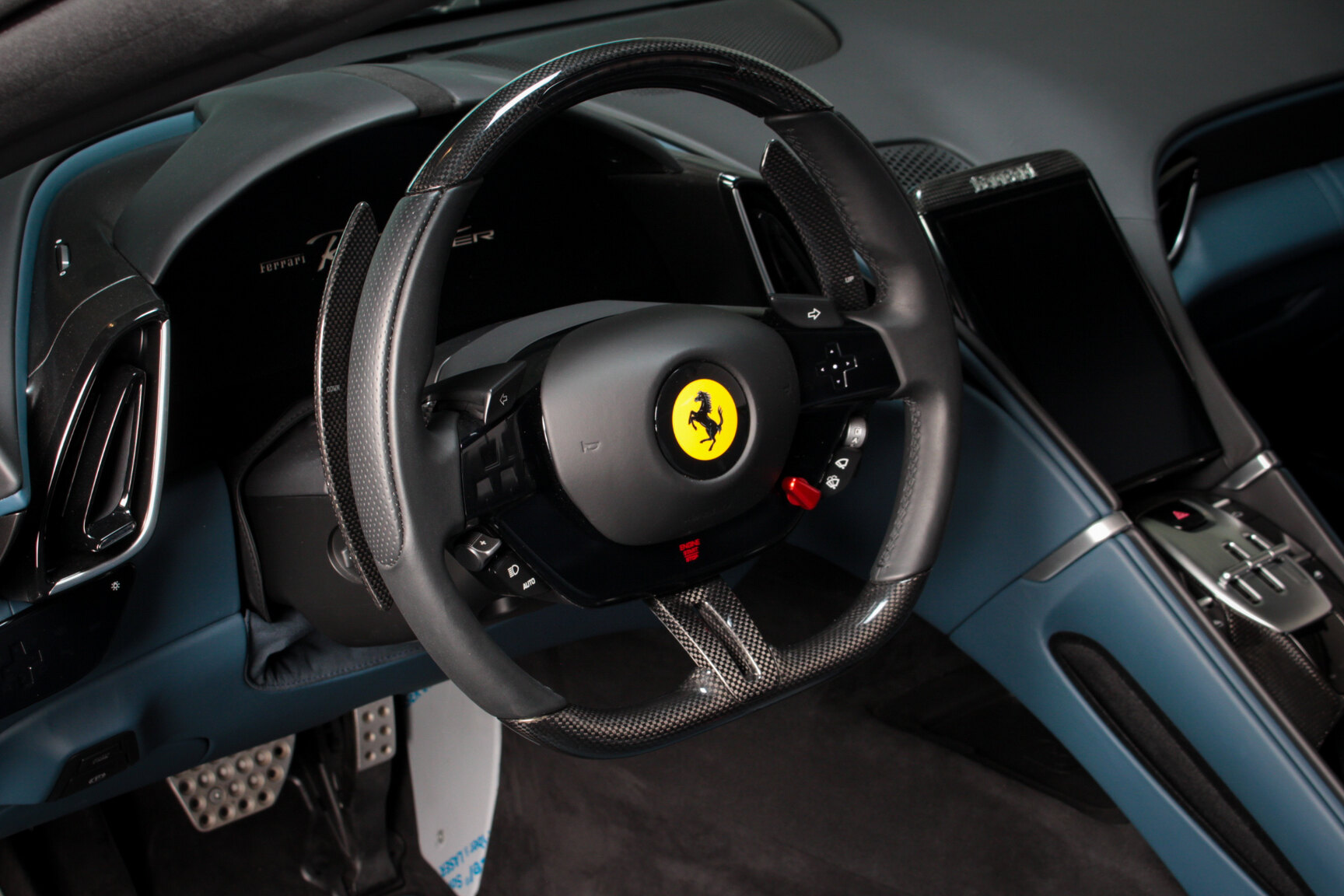 Interiörbild 2024 Ferrari Roma Spider