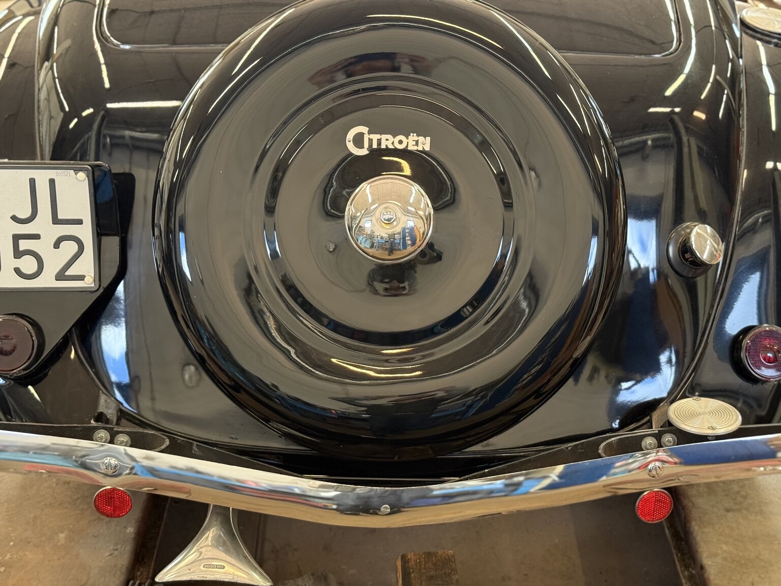 Exterior image of 1939 Citroën Berline 11 Sport Convertible