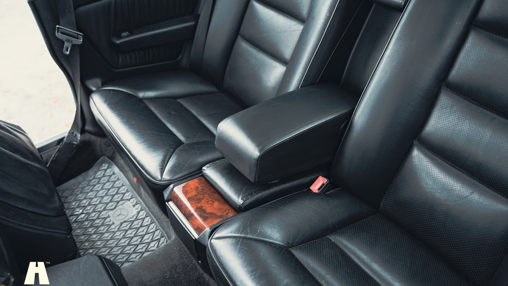 Interiörbild 1990 Mercedes 300 CE-24