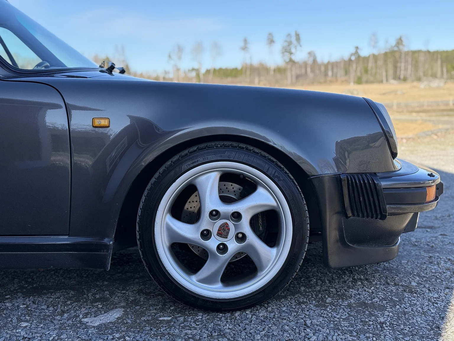Exterior image of 1989 Porsche 911 / 930 3.3 Turbo 5-speed (12)