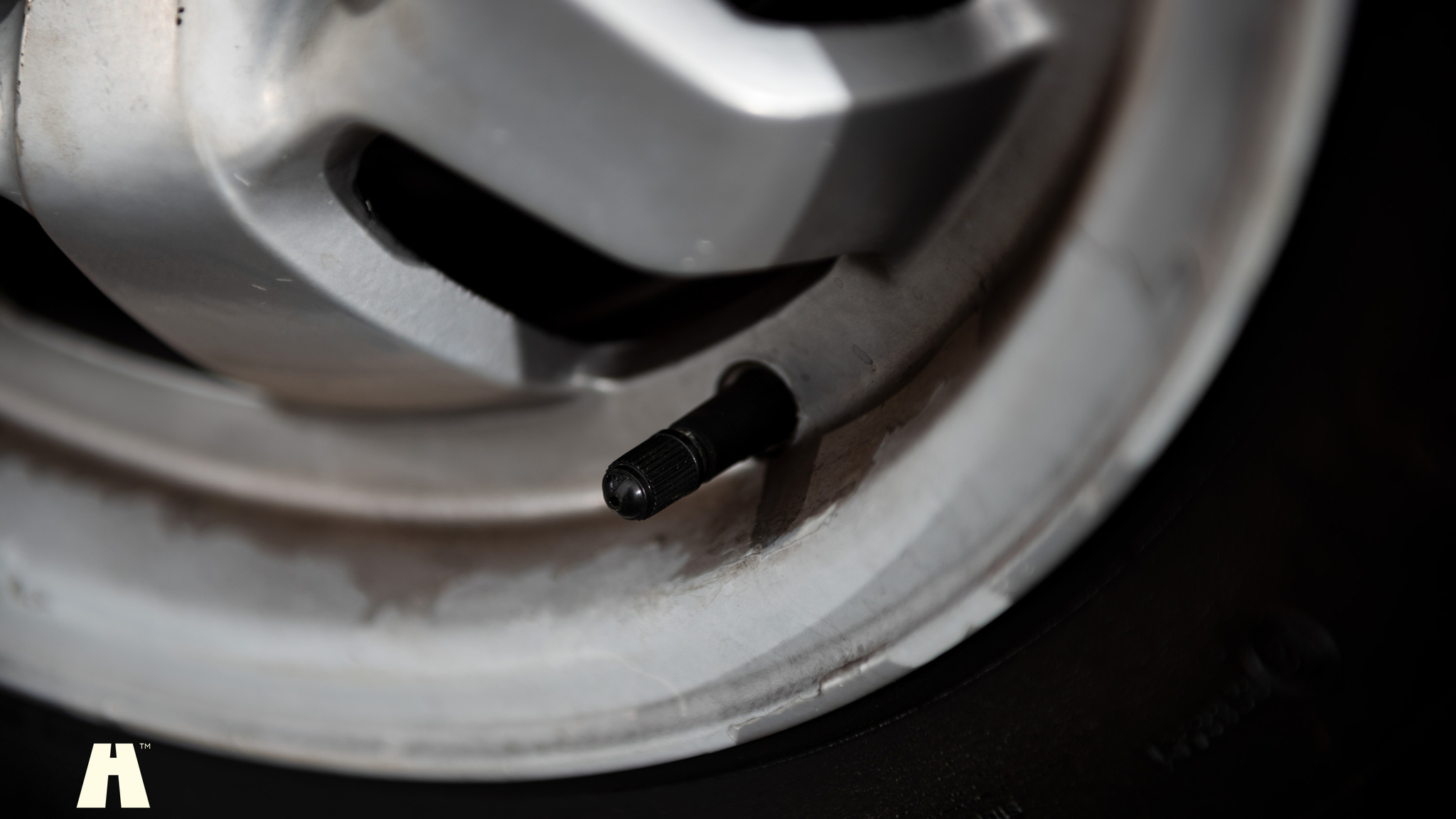 Exterior image of 1981 Porsche 924 (46)