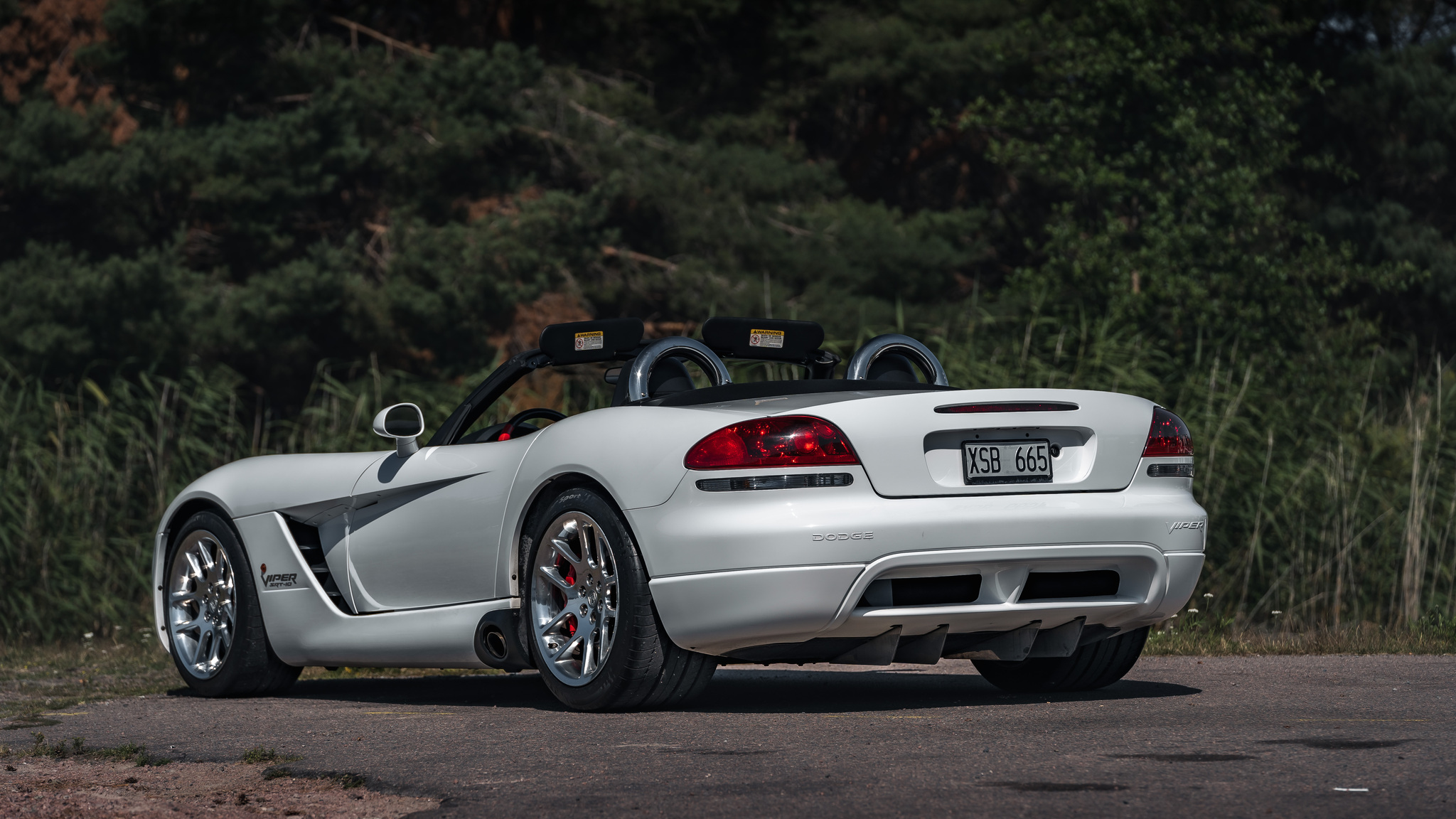 Exterior image of 2004 Dodge Viper Mamba Edition