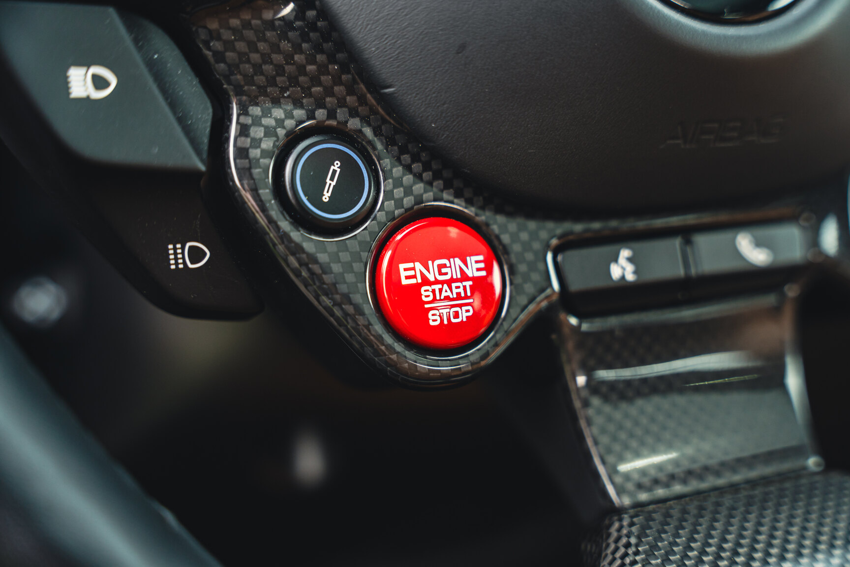 Interiörbild 2018 Ferrari GTC4 Lusso T (4)