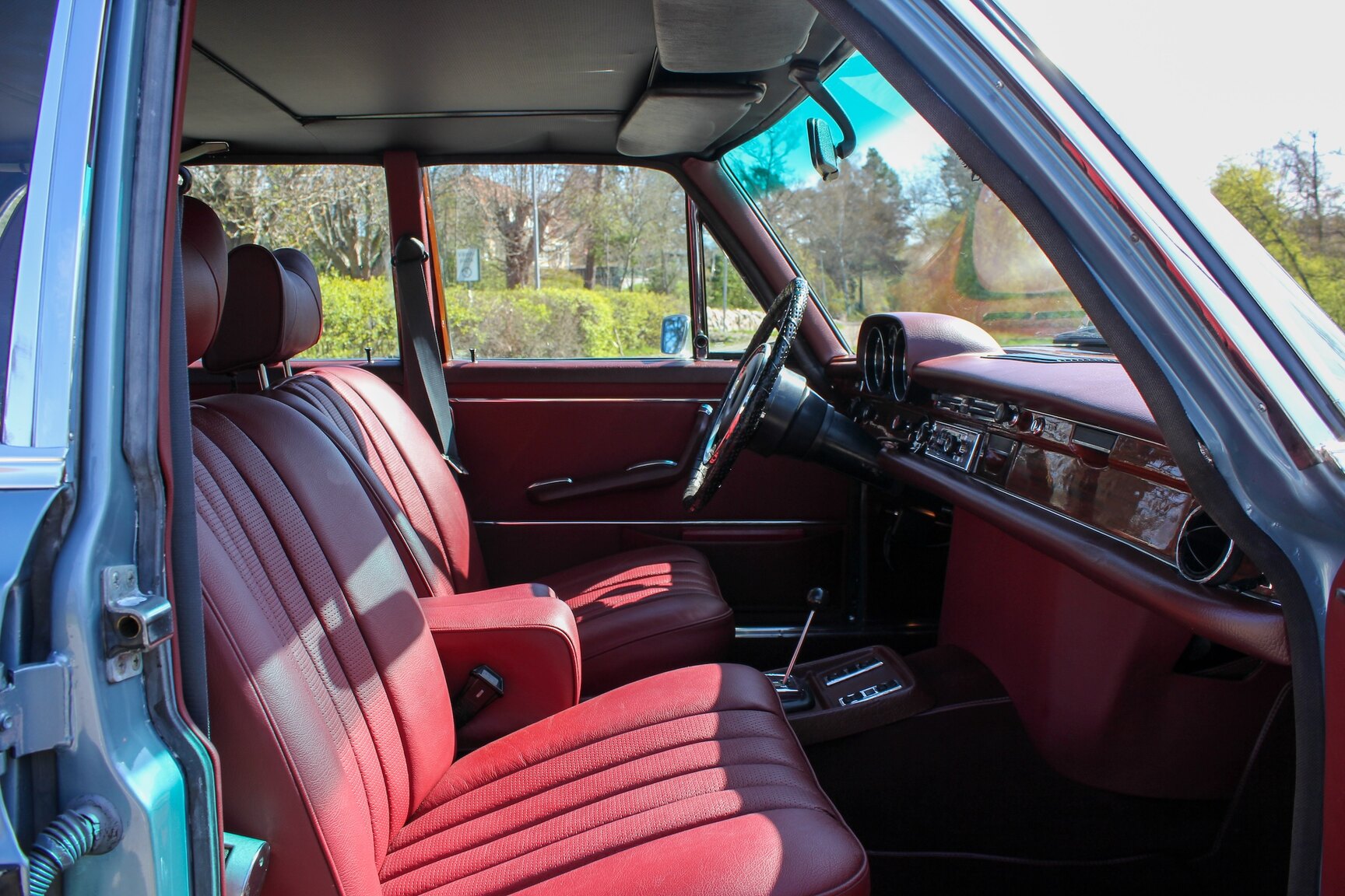 Interior image of 1972 Mercedes-Benz 300 SEL 3.5
