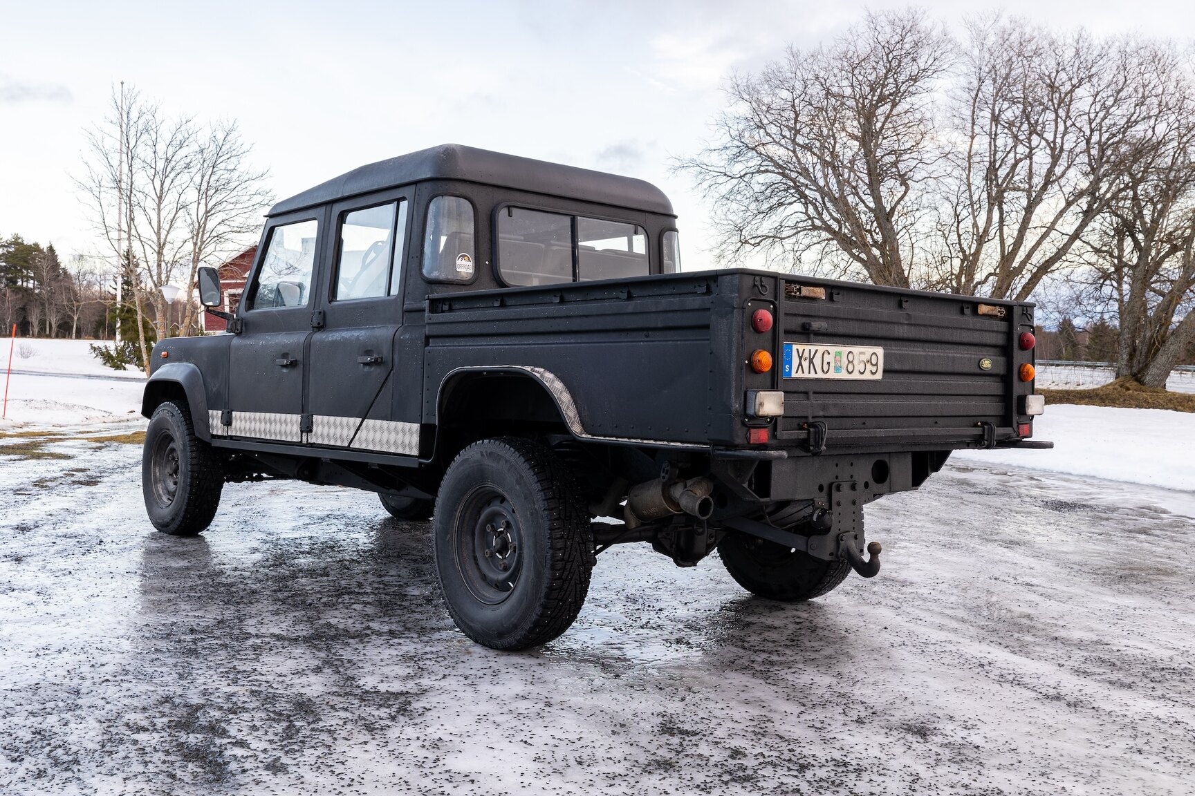 Exterior image of 2000 Land Rover Defender 130