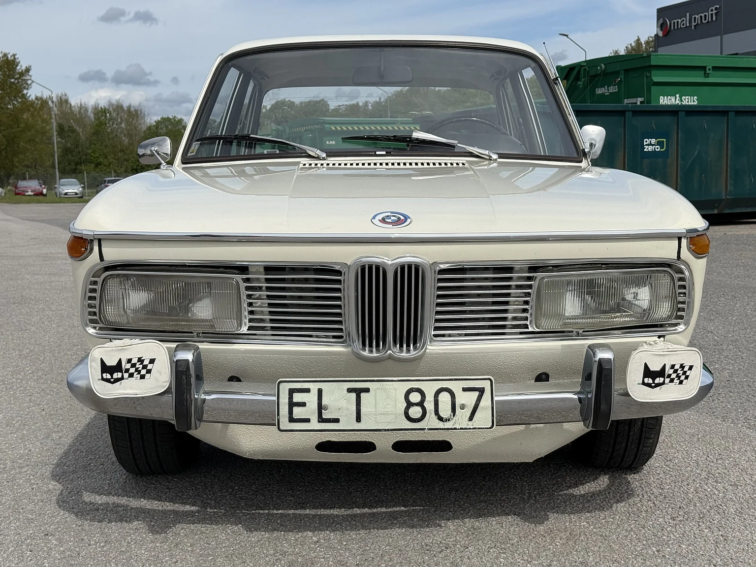 Exterior image of 1970 BMW New Class 4-dörrars Sedan (49)
