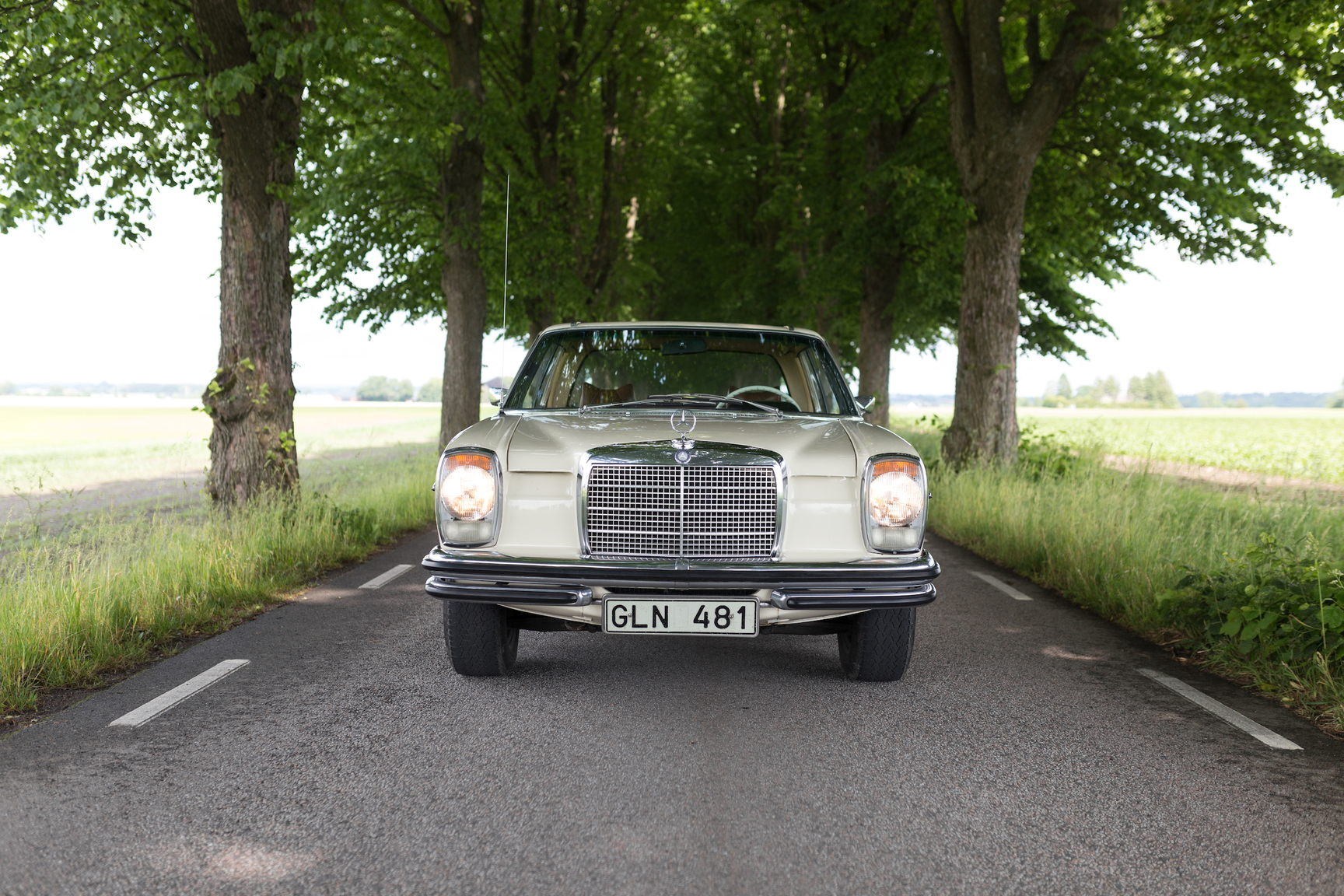 Exteriörbild på 1971 Mercedes 250 C