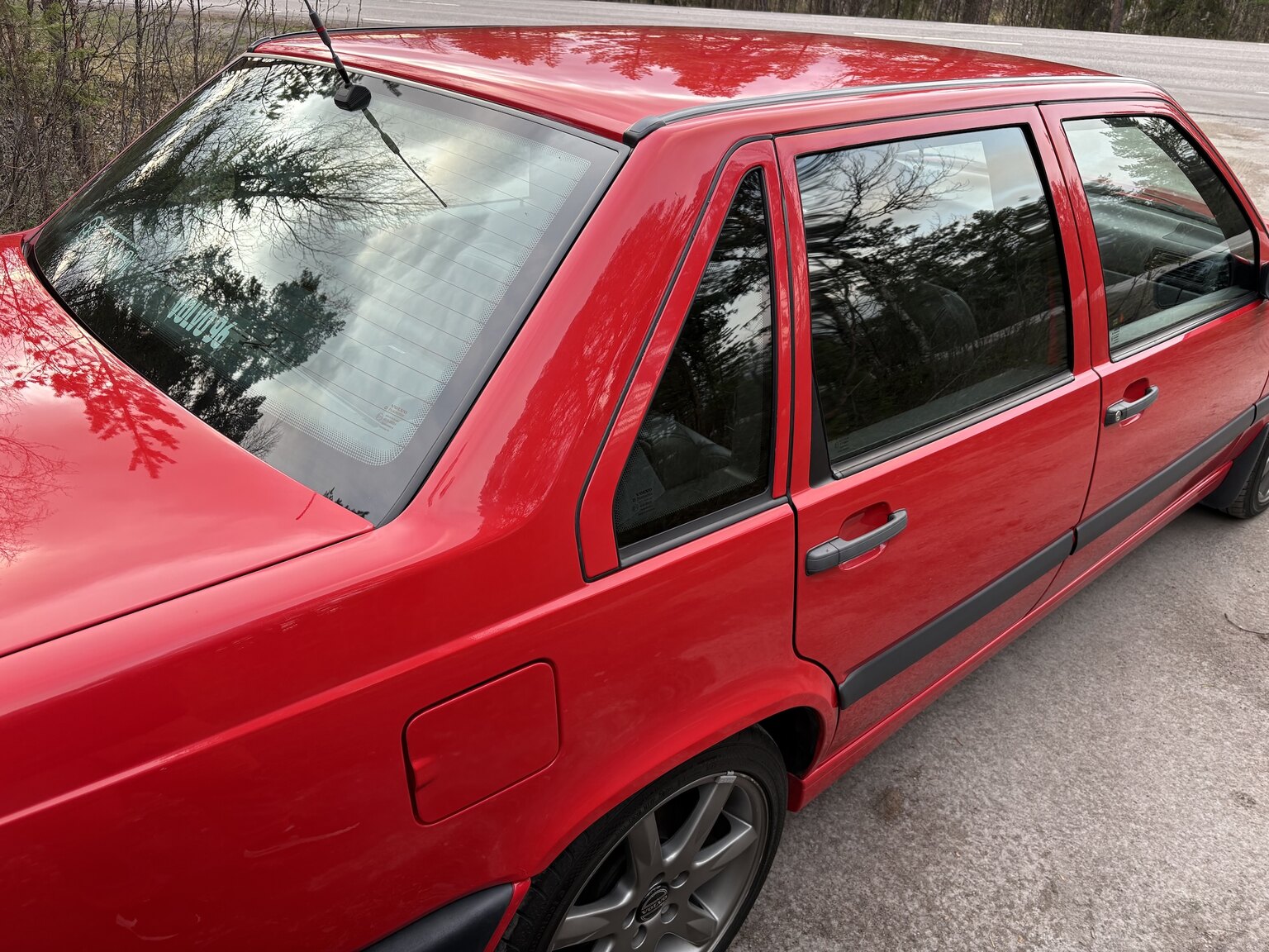 Exterior image of 1996 Volvo 850 R