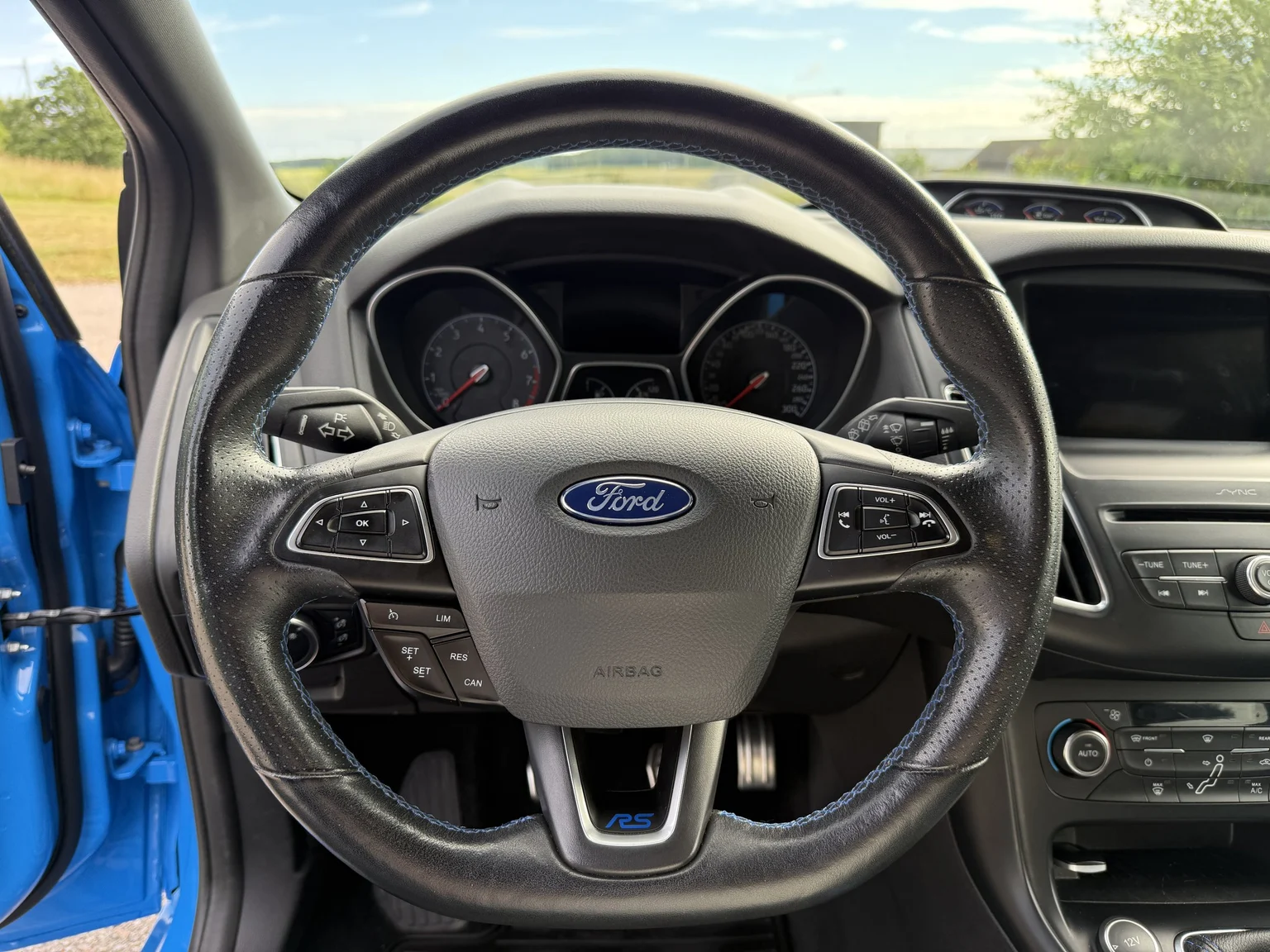 Interior image of 2018 Ford Focus RS (27)
