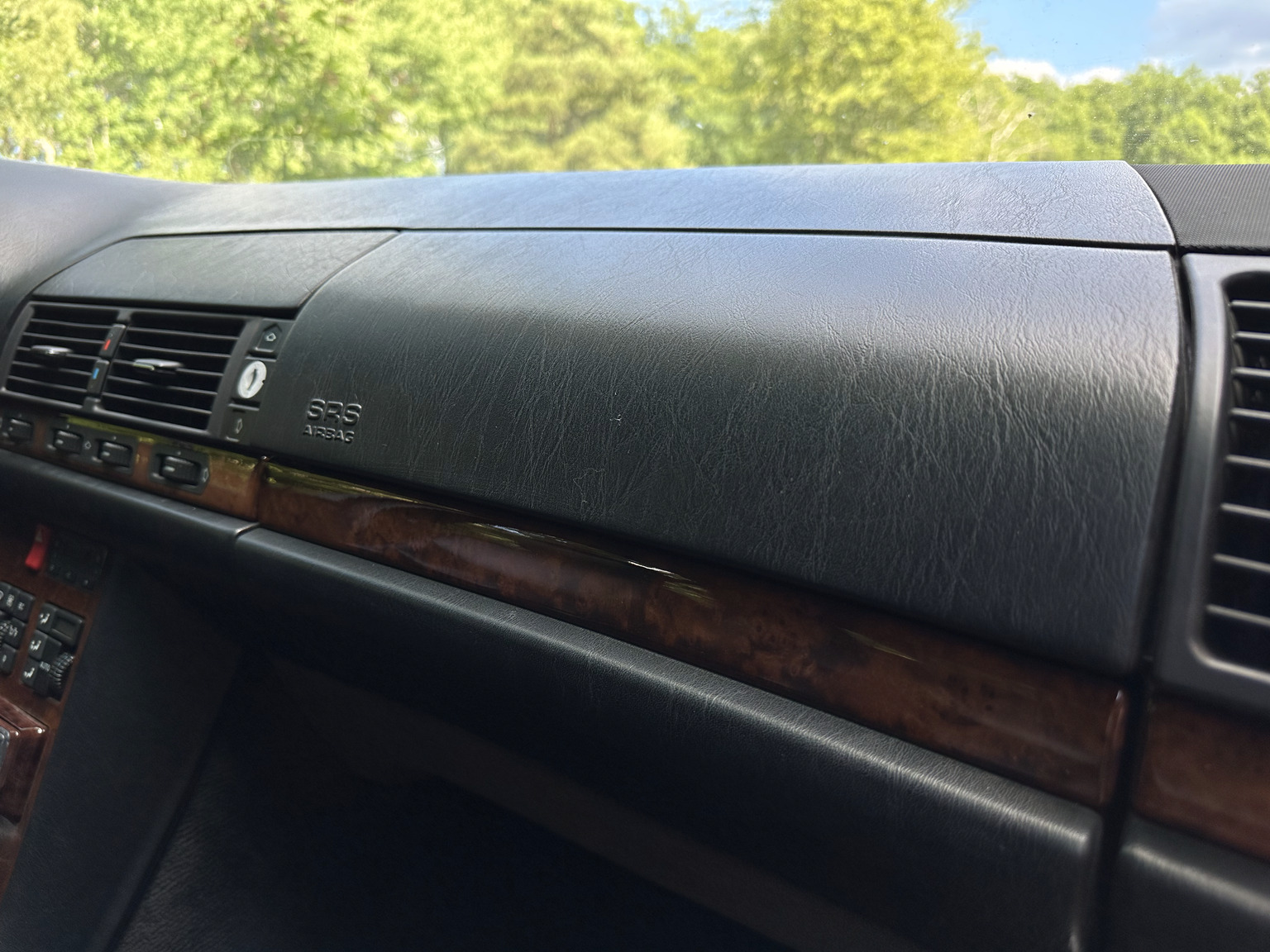 Innenraumfoto von 1992 Mercedes 300 SE (51)