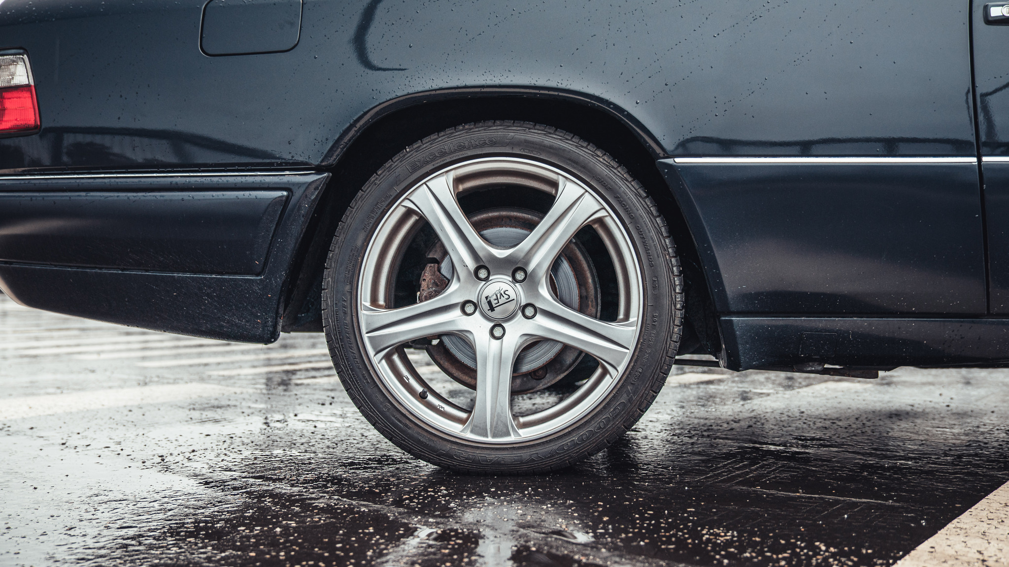 Exteriörbild på 1995 Mercedes Benz E320 Cabriolet (26)