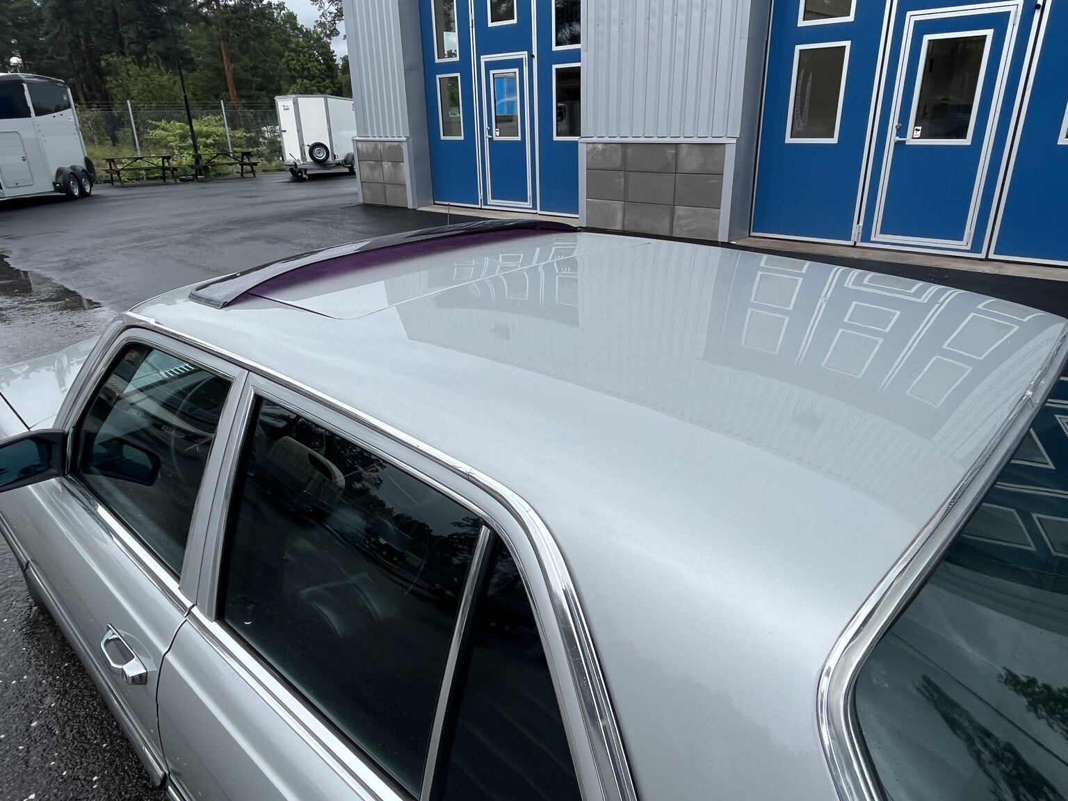 Exterior image of 1975 Mercedes-Benz 280 SE