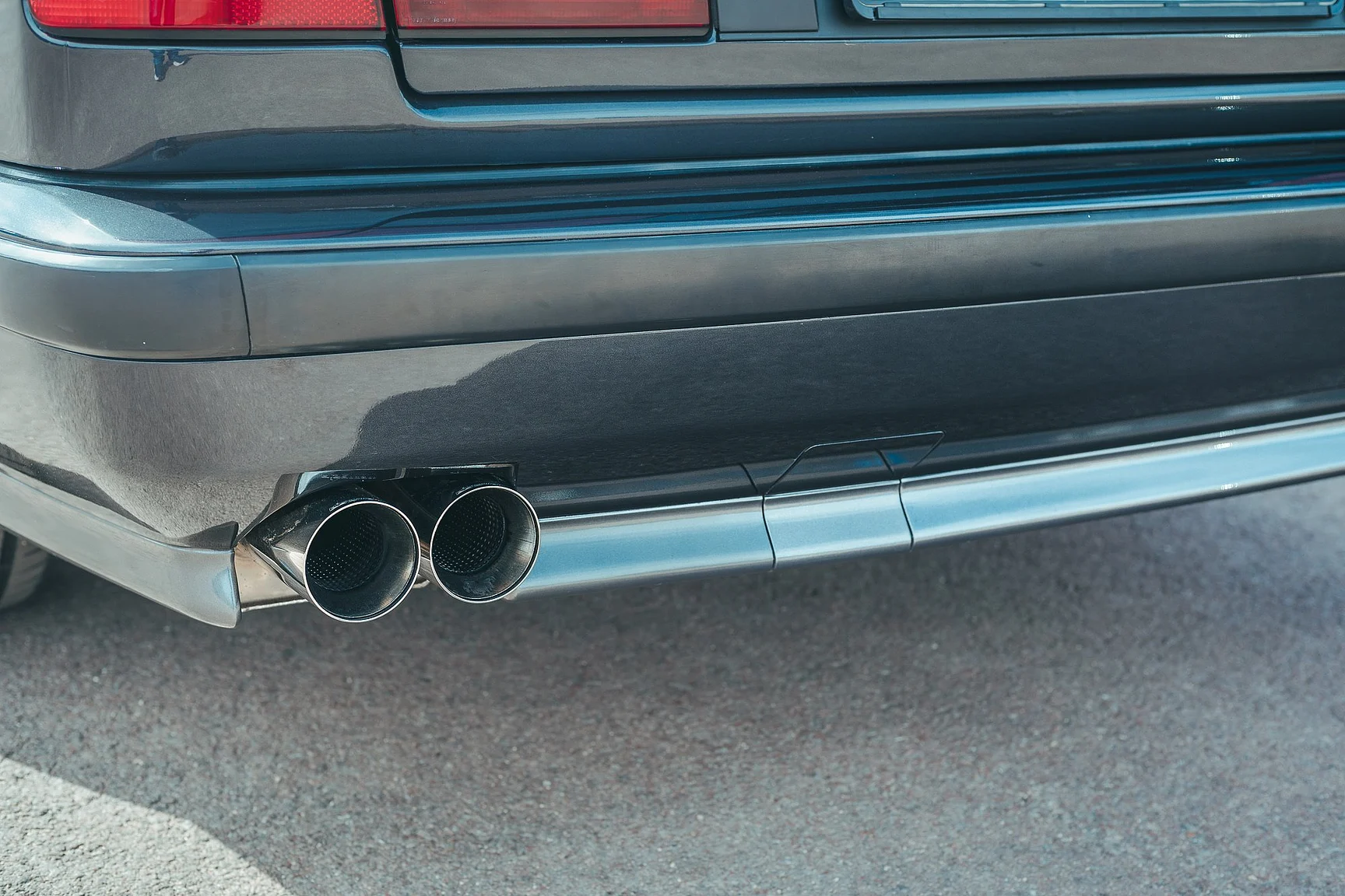 Exterior image of 1992 BMW M5 3.8 (36)