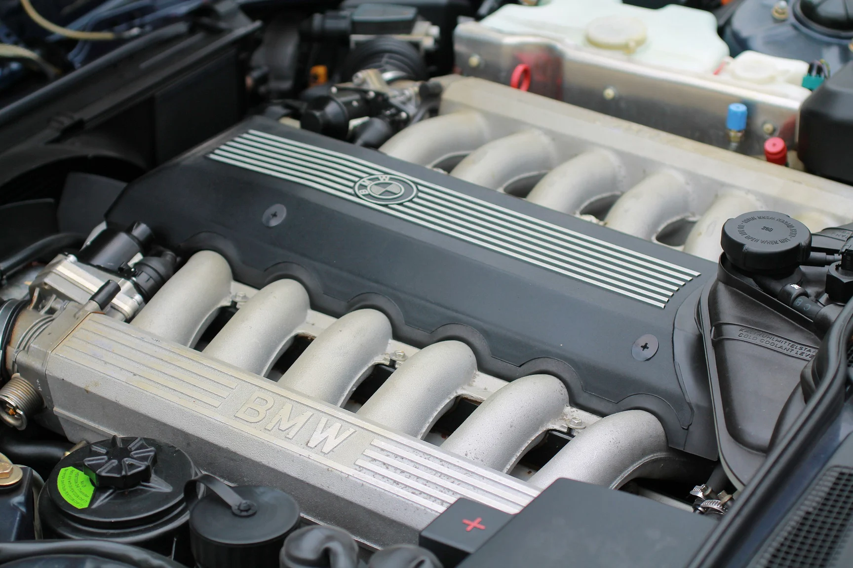 Image of 1989 BMW 750iA (10) mechanics