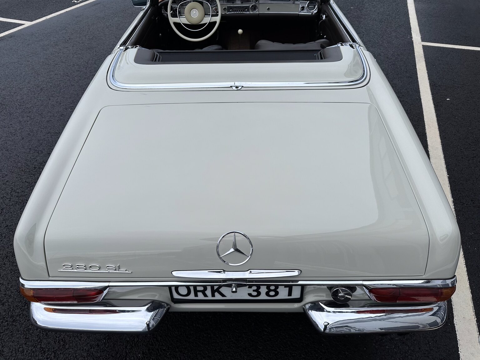 Exterior image of 1968 Mercedes Benz SL 280 Pagoda