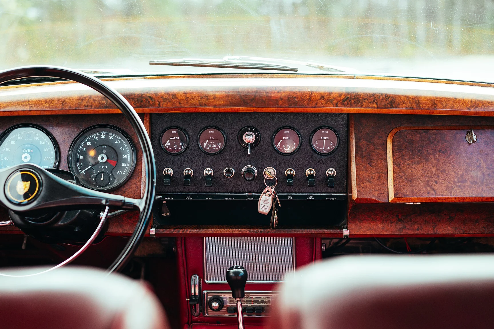 Interior image of 1965 Jaguar MK 2 - 3.8 XK (13)