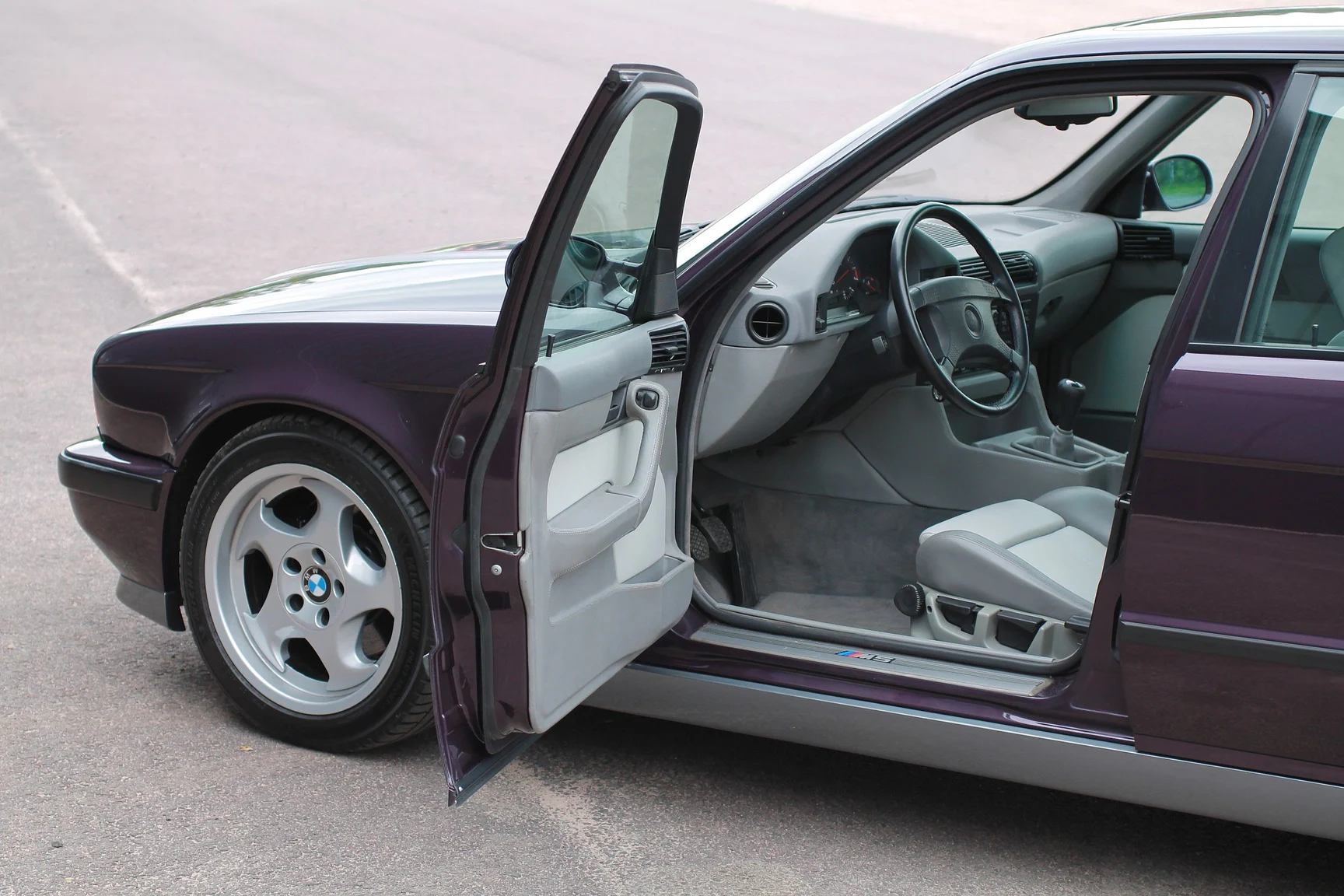 Interior image of 1993 BMW M5 Touring 3.8 Manual (1)