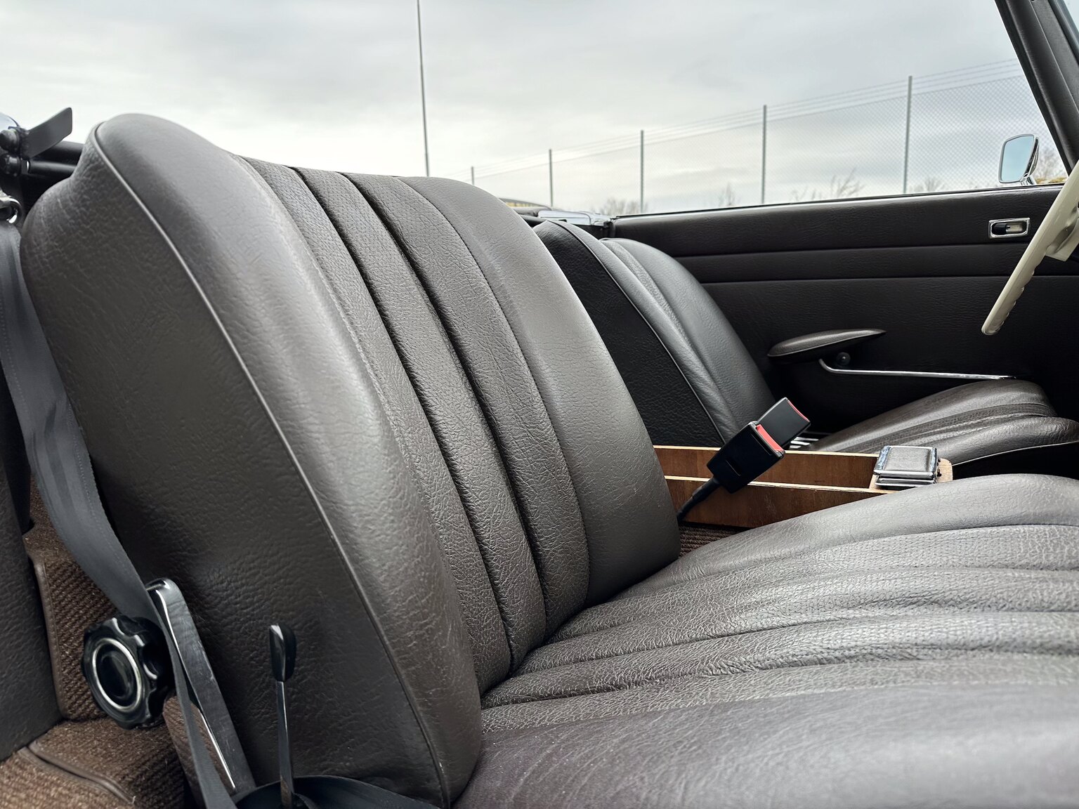 Interior image of 1968 Mercedes Benz SL 280 Pagoda (29)