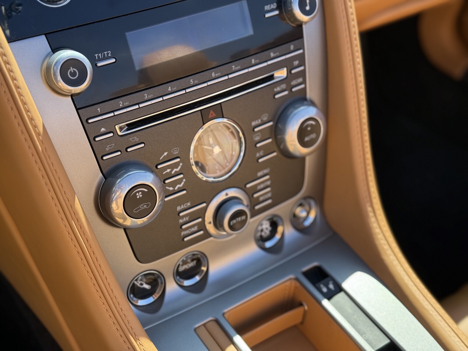 Interiörbild 2015 Aston Martin DB9 Volante