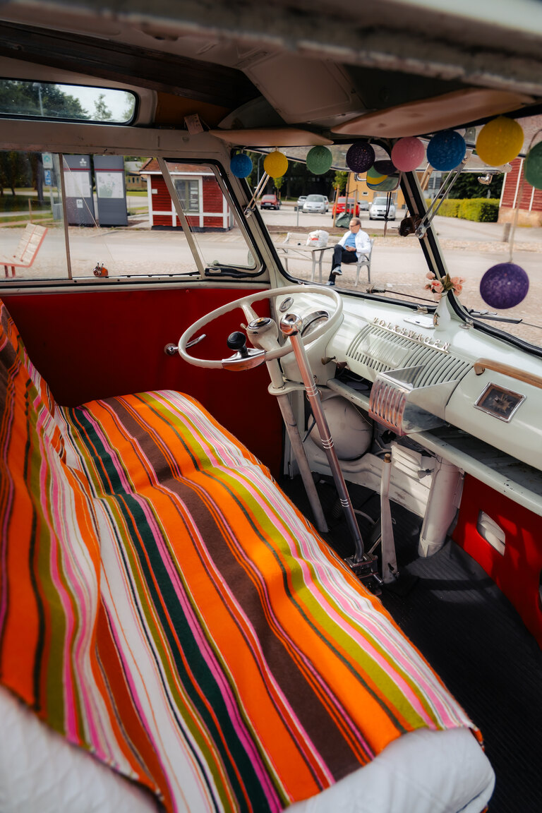 Interiörbild 1964 Volkswagen Kleinbus Transporter 1500 Deluxe “21-fönsters Samba”