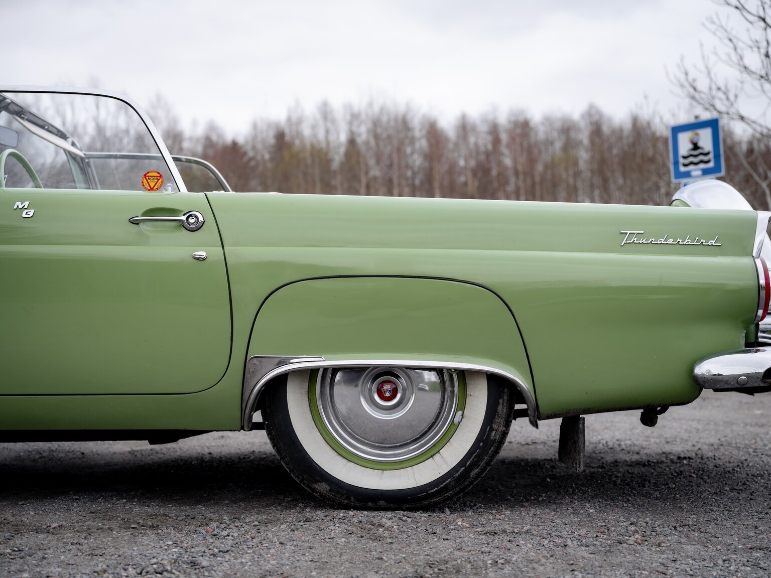 Exteriörbild på 1956 Ford Thunderbird (24)