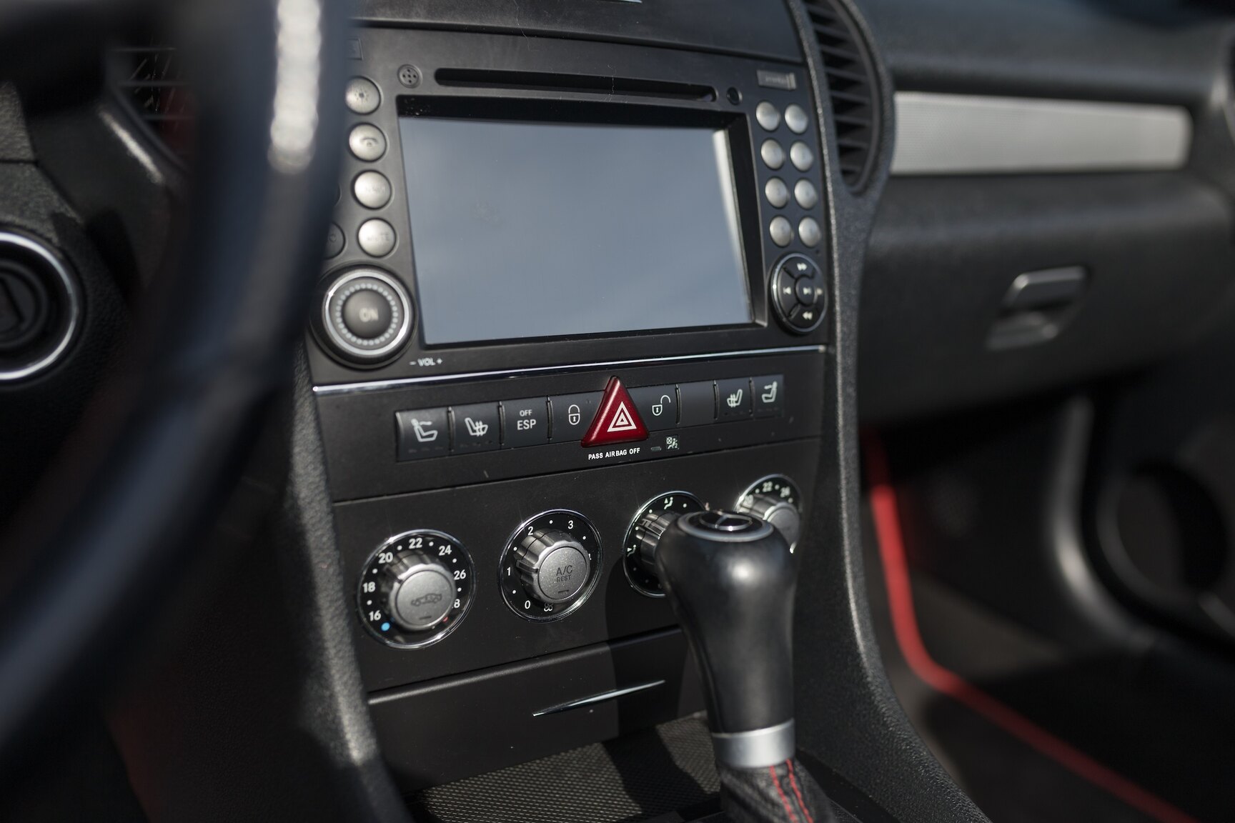 Interior image of 2010 Mercedes-Benz SLK 200 Kompressor (17)