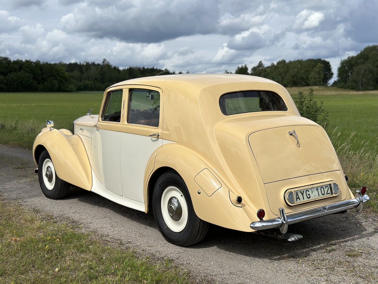 Exteriörbild på 1947 Bentley Mark IV Sport Saloon