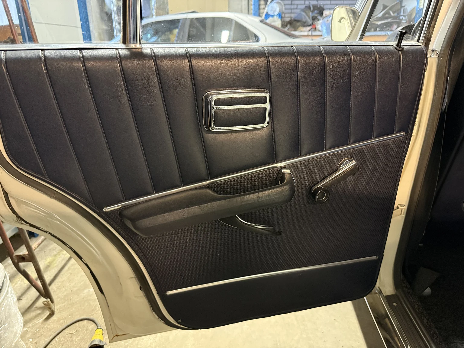 Innenraumfoto von 1970 BMW New Class 4-dörrars Sedan (39)