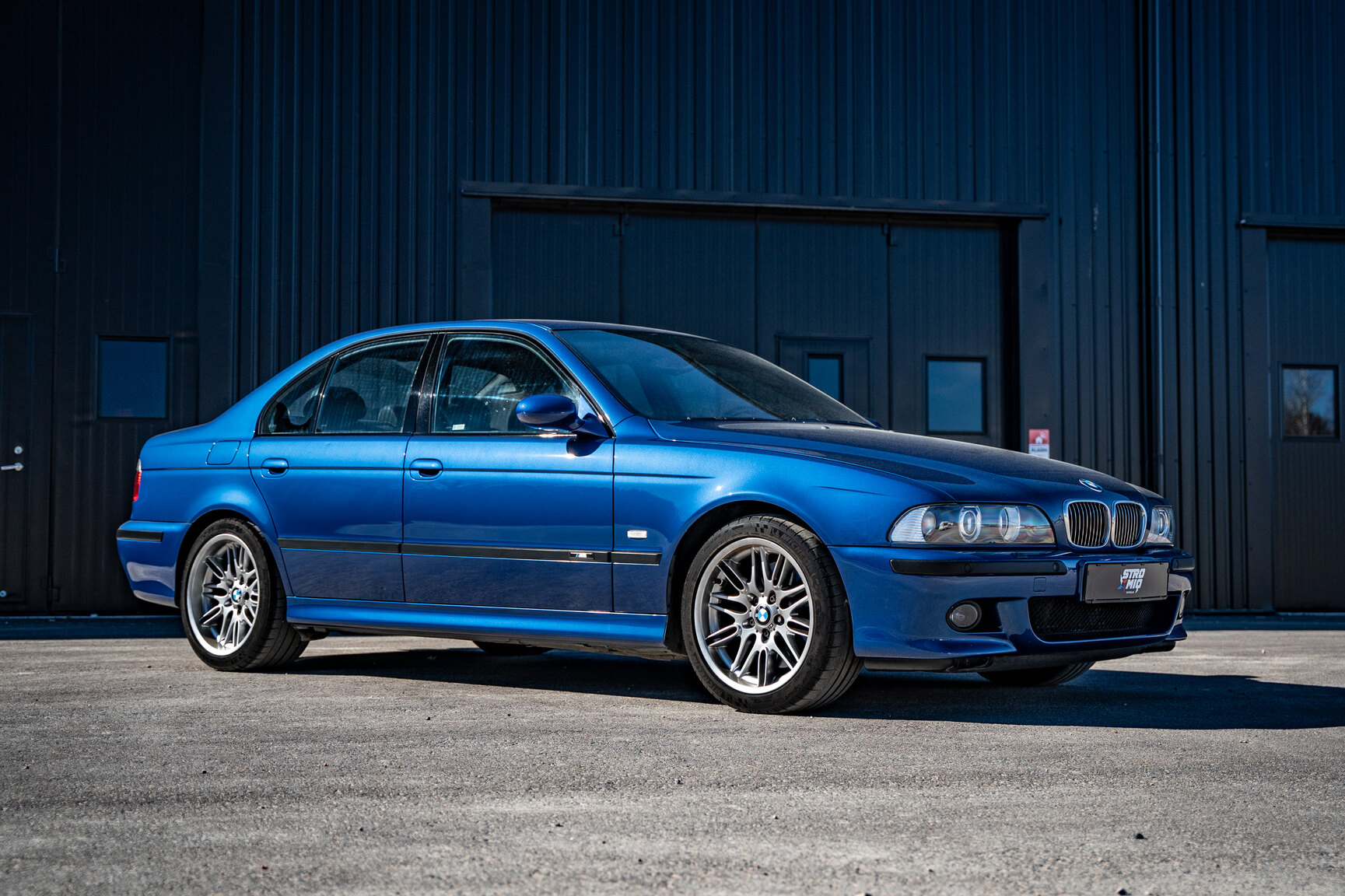 Exteriörbild på 2003 BMW M5
