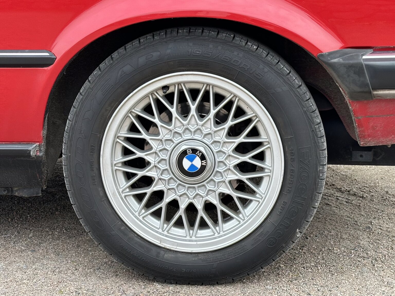 Exterior image of 1987 BMW 325i Convertible (35)