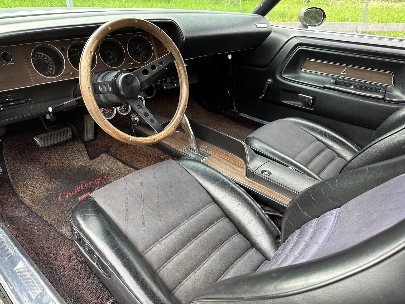 Interior image of 1971 Dodge Challenger 440 (22)