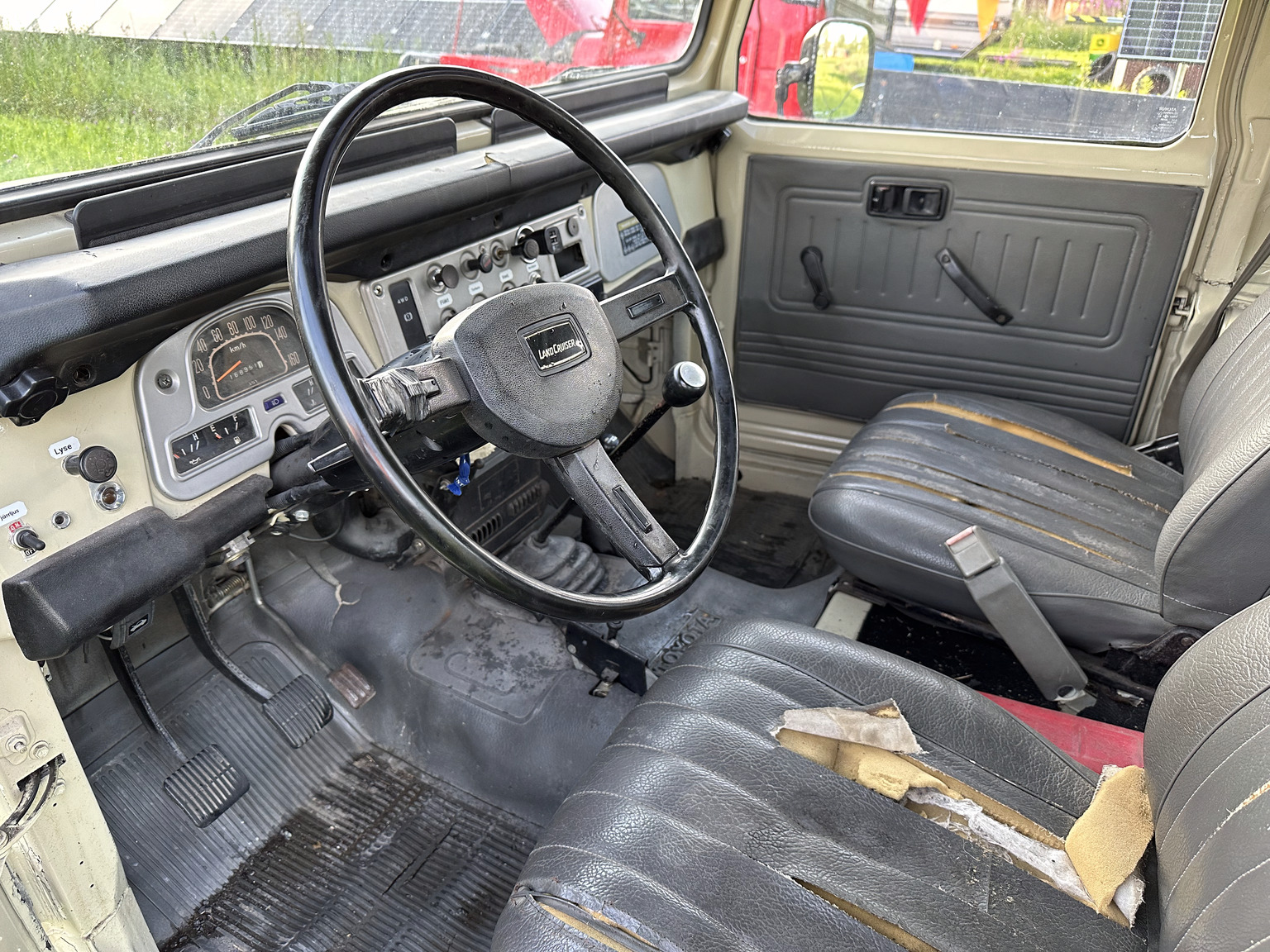 Interior image of 1985 Toyota Land Cruiser BJ 42