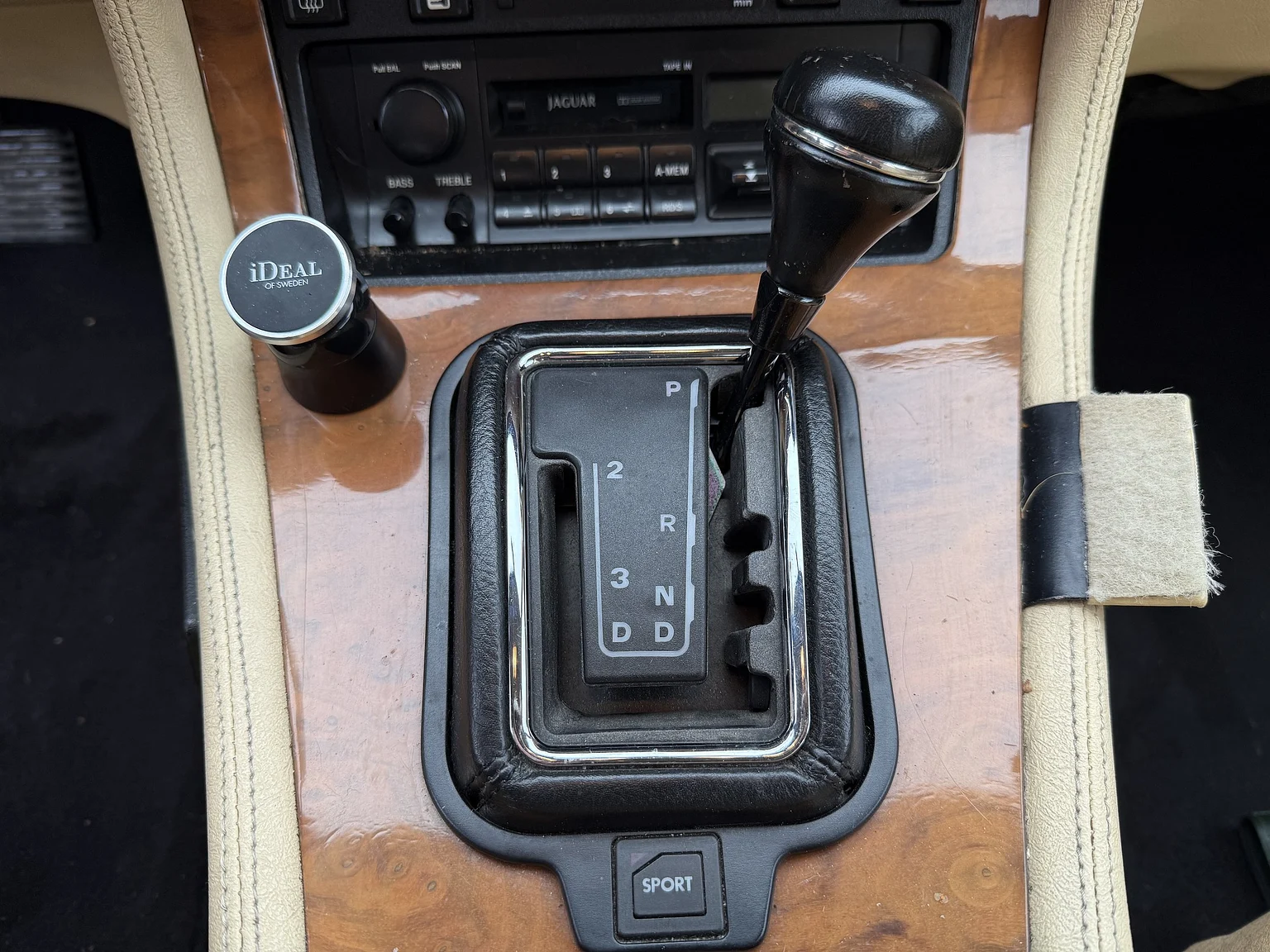 Innenraumfoto von 1991 Jaguar XJ40 Sovereign (32)