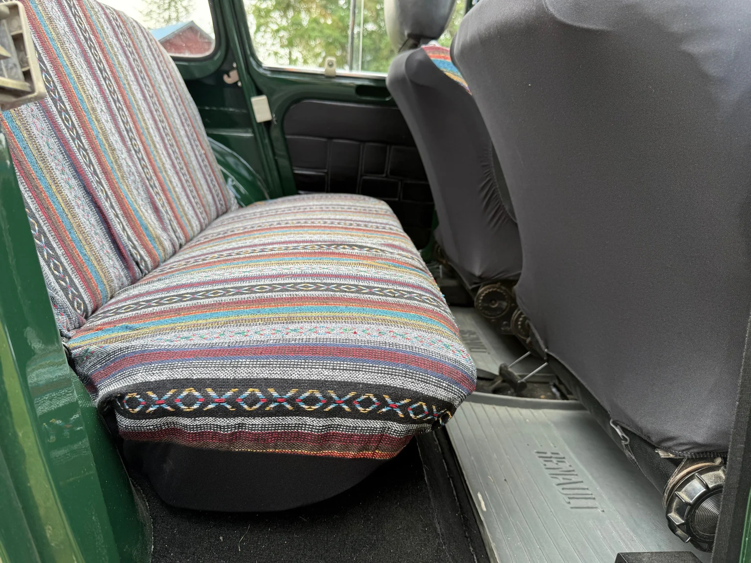 Interior image of 1970 Renault 4 (42)