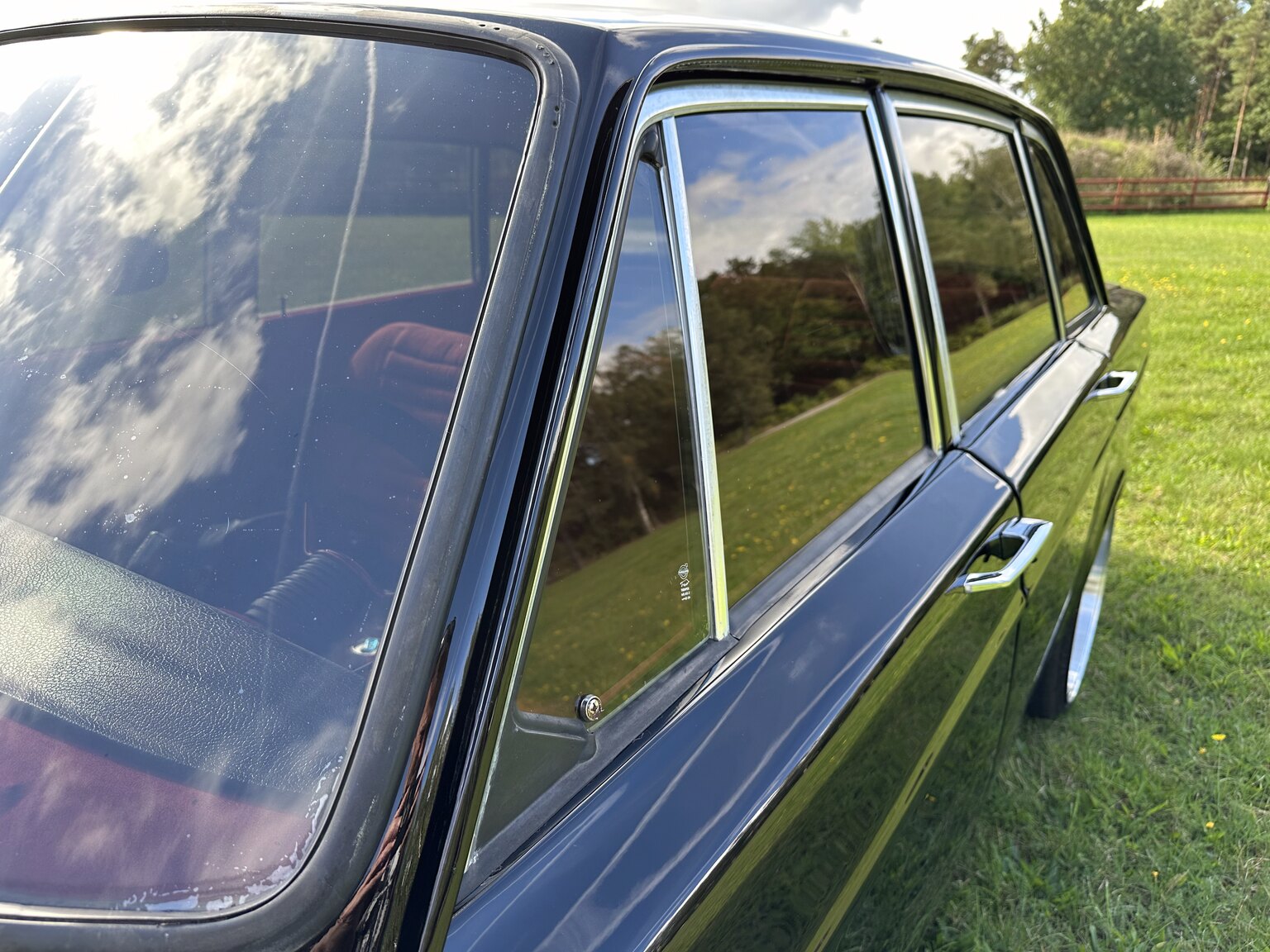 Aussenfoto 1969 Volvo 144 custom