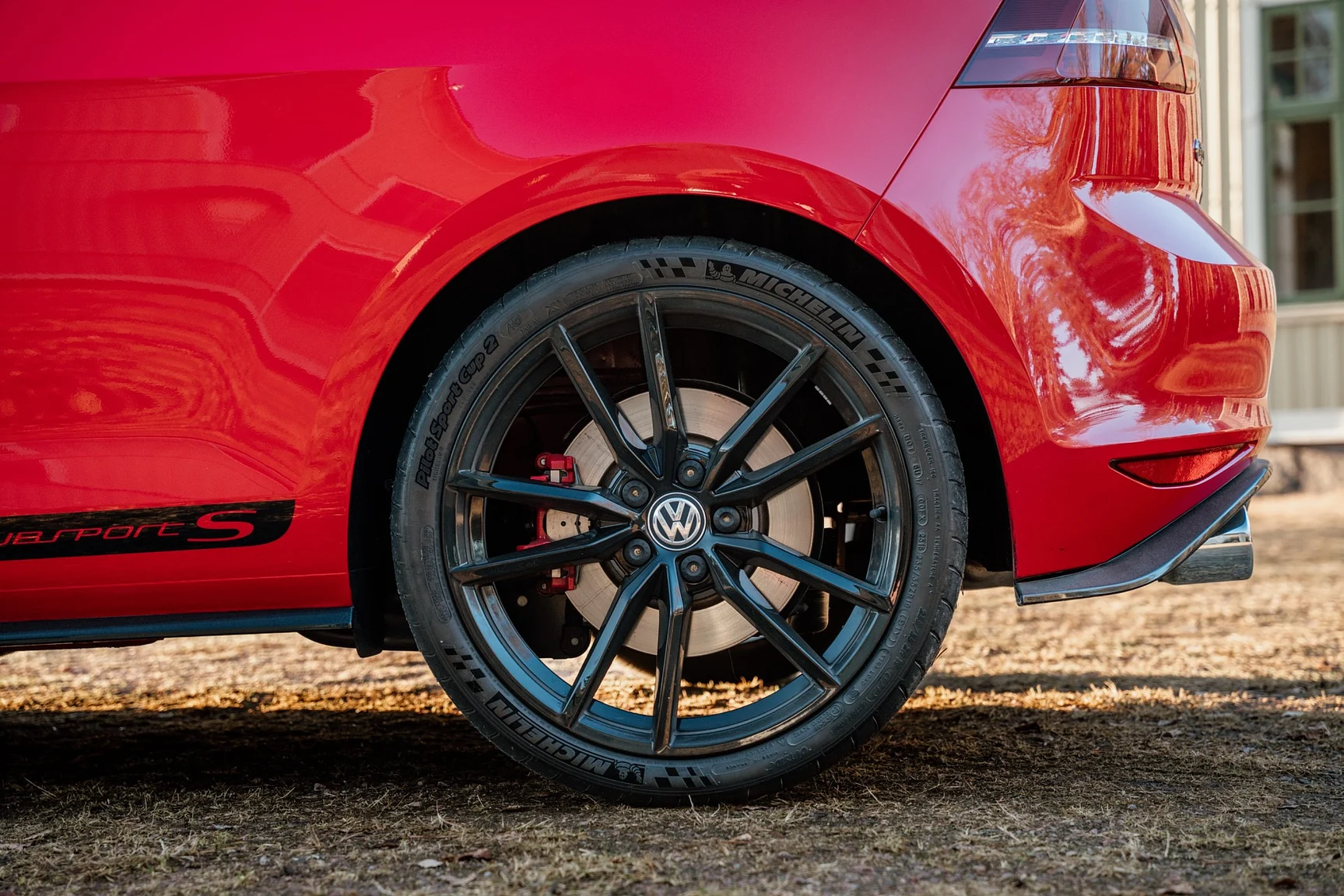 Exterior image of 2016 Volkswagen Golf GTi Clubsport S - no. 291/400 (18)