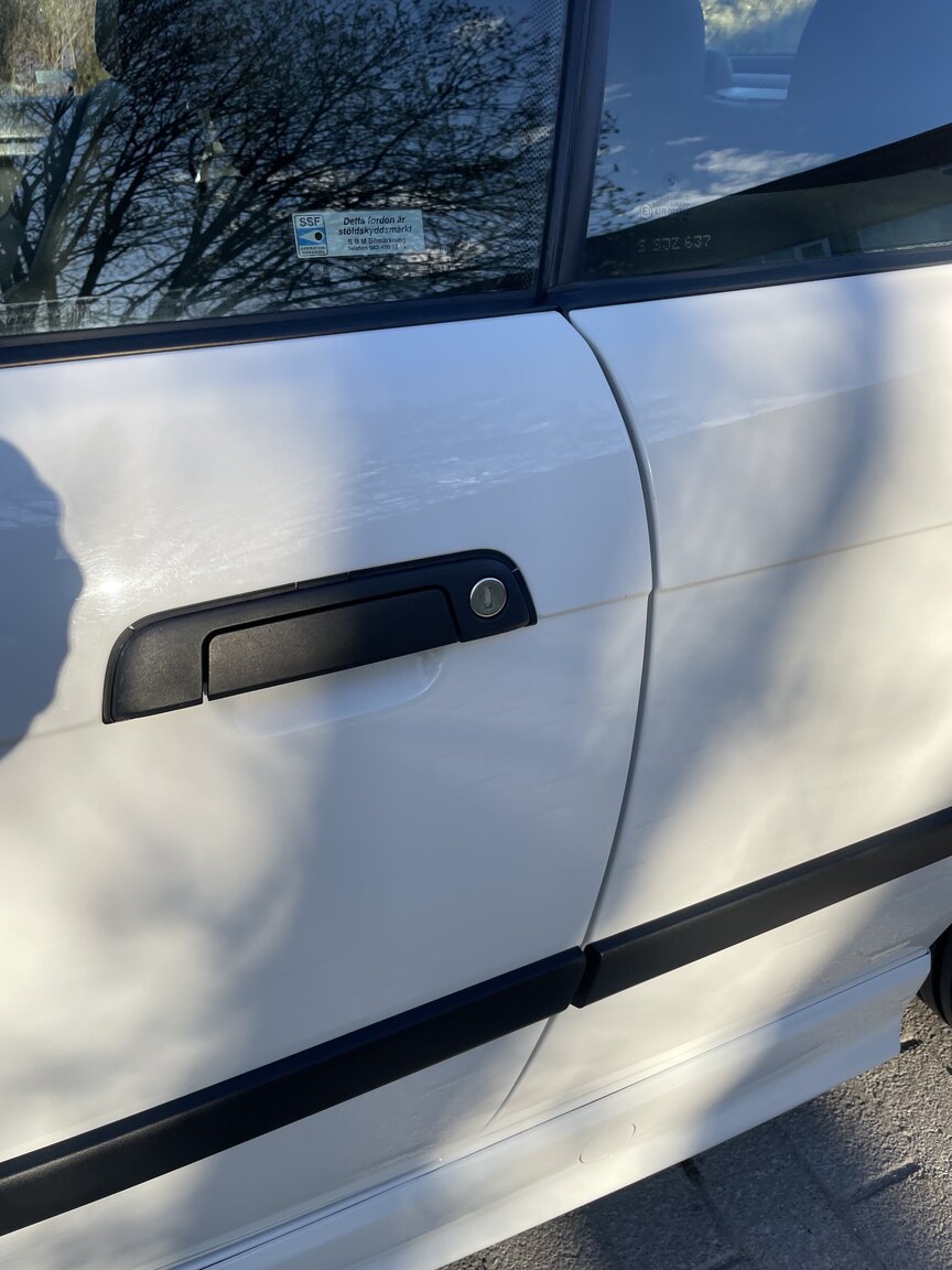 Exterior image of 1995 BMW 328 iA Convertible
