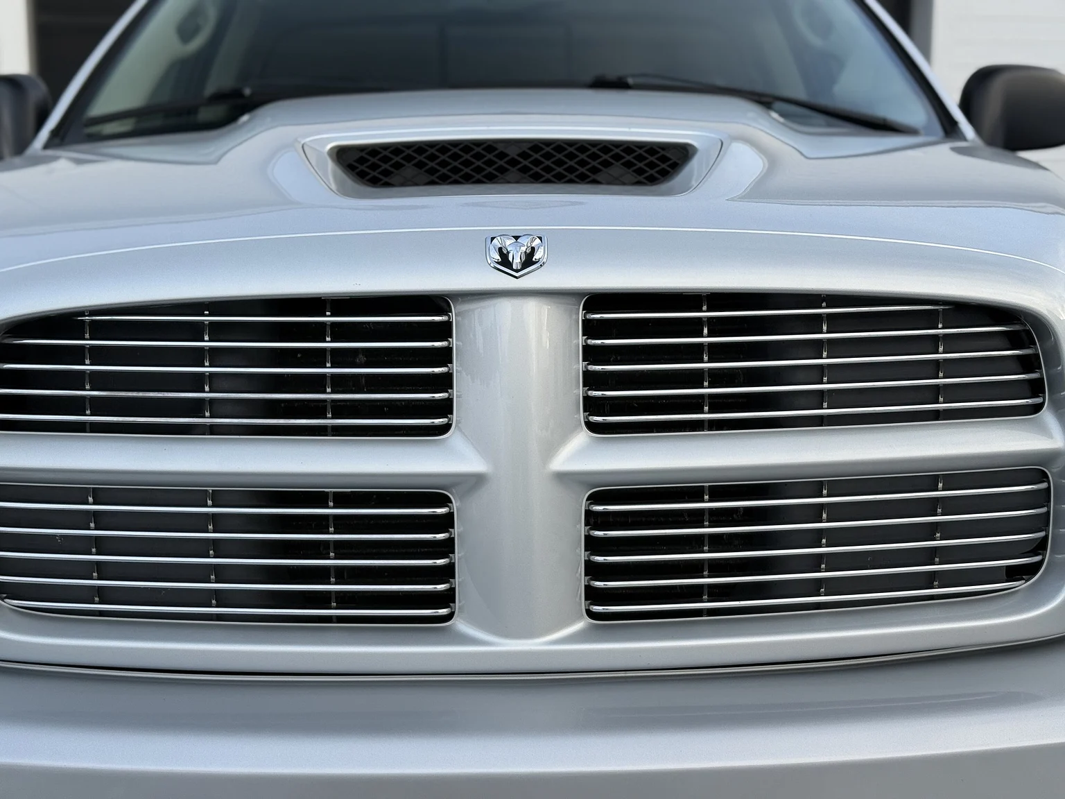 Exterior image of 2005 Dodge RAM SRT-10 Regular Cab Manual  (10)