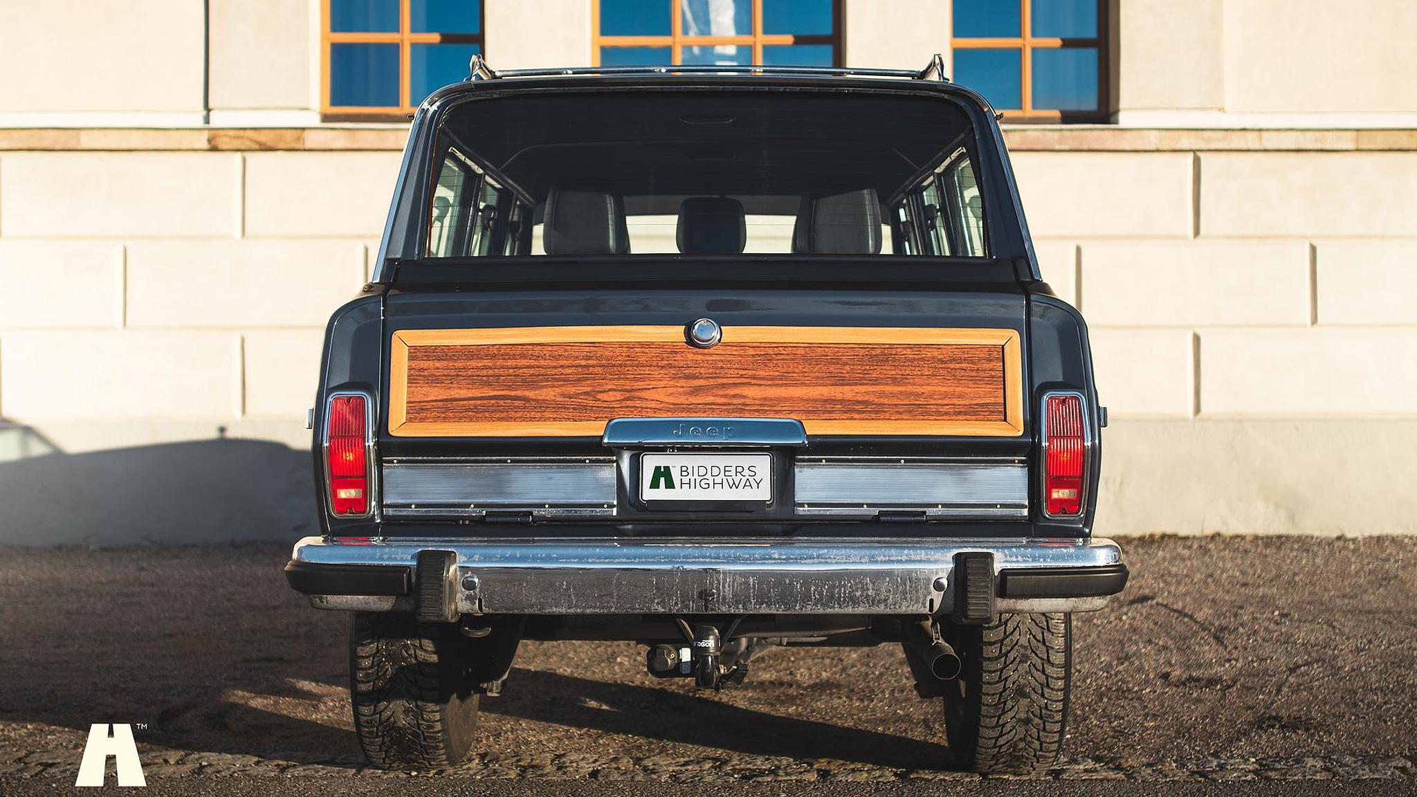 Aussenfoto 2015 Woodland Restomod Grand Wagoneer #002 Euro 6