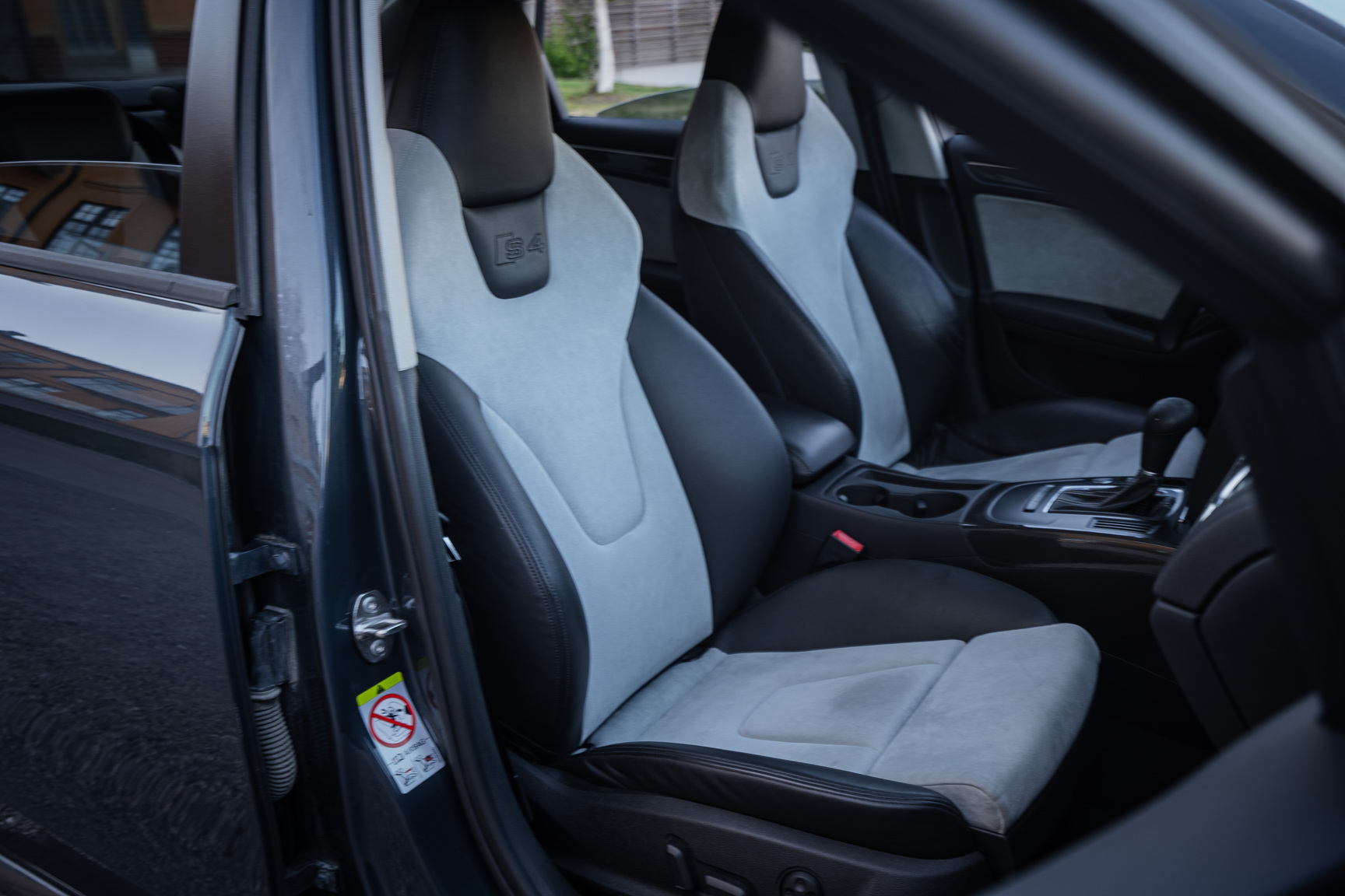 Innenraumfoto von 2011 Audi S4 (31)